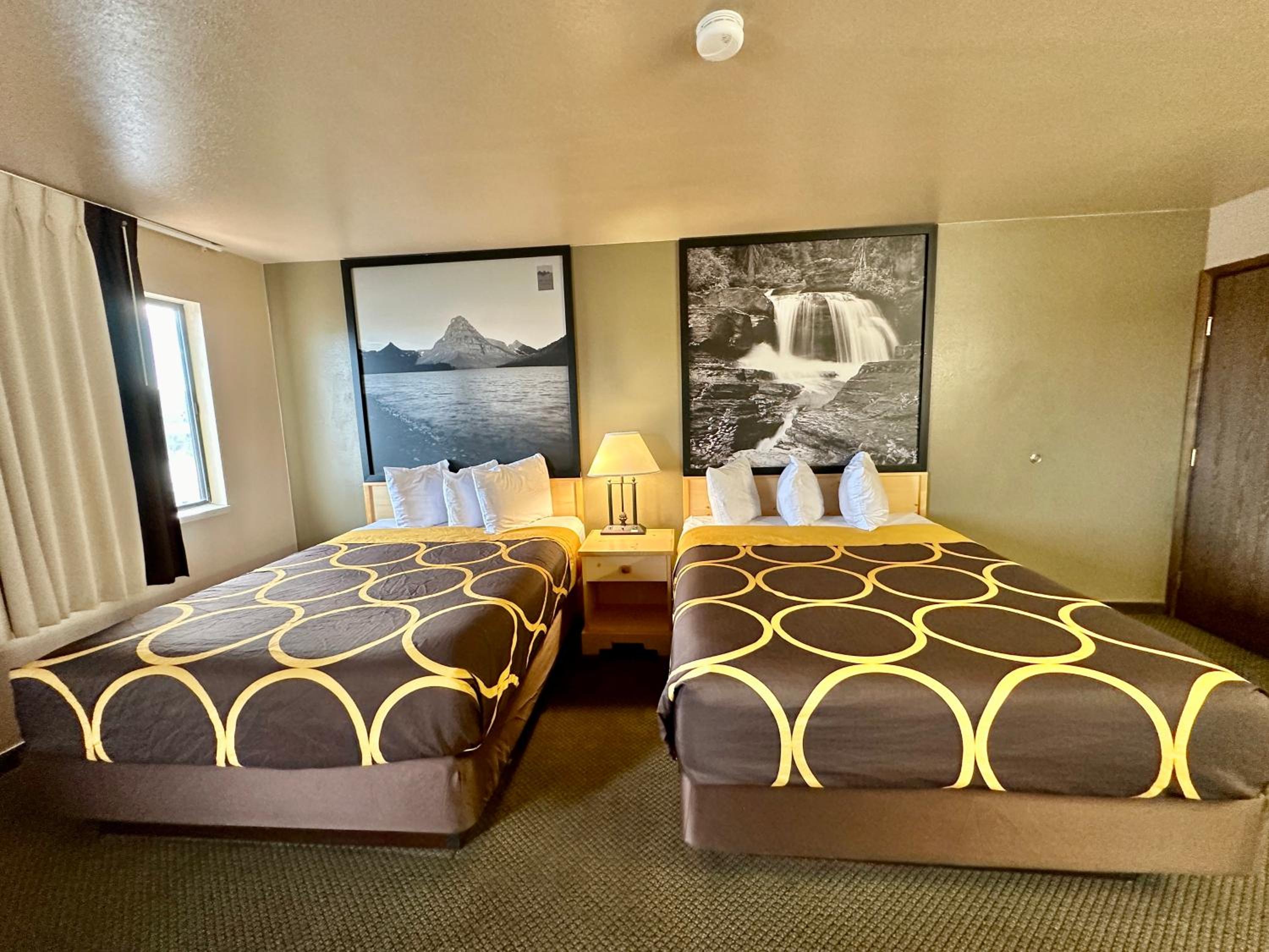 Queen Room with Two Queen Beds - Non-Smoking - Photo 3