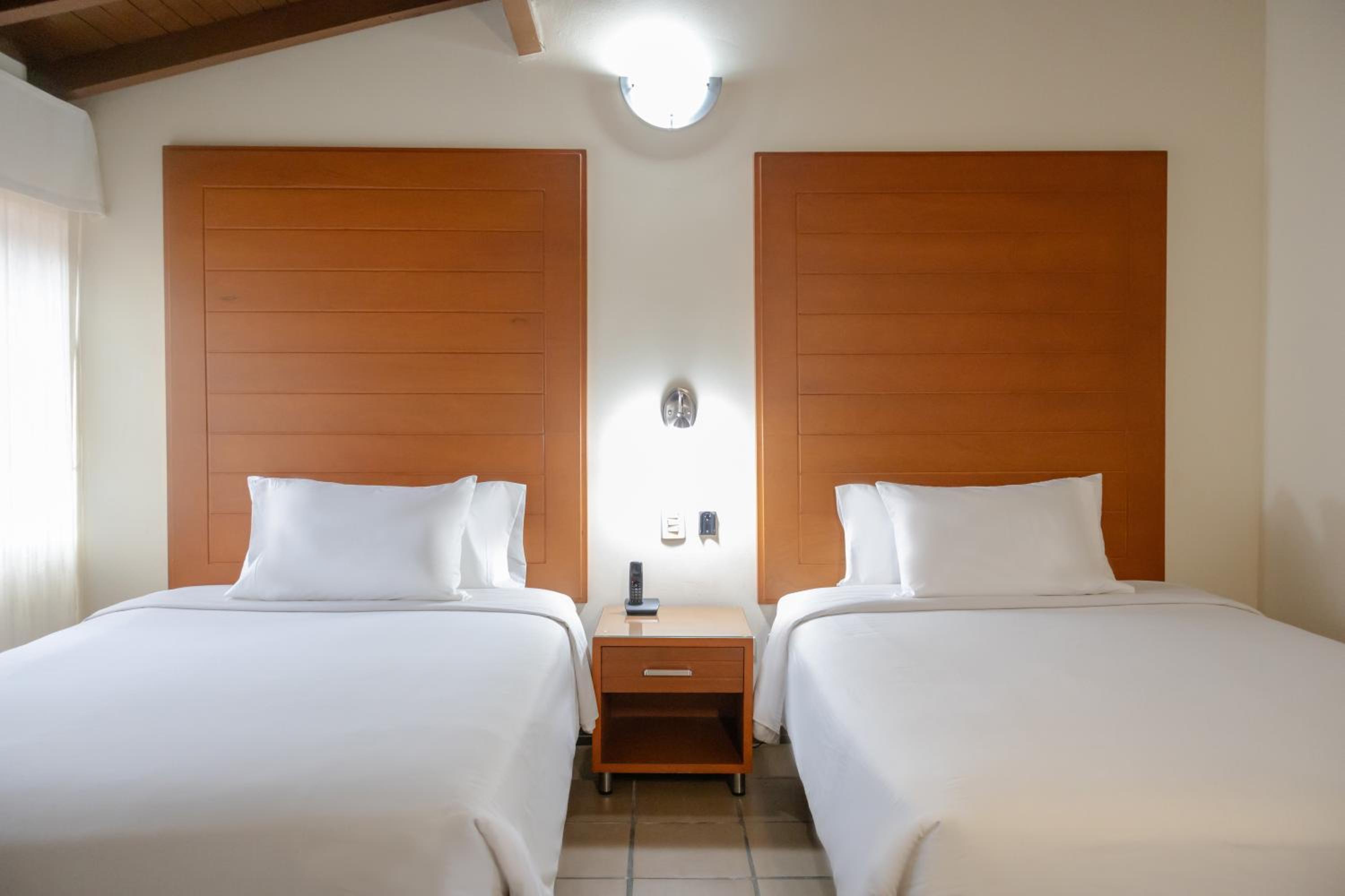 2 Double Beds Executive Room Non-Smoking - Photo 1