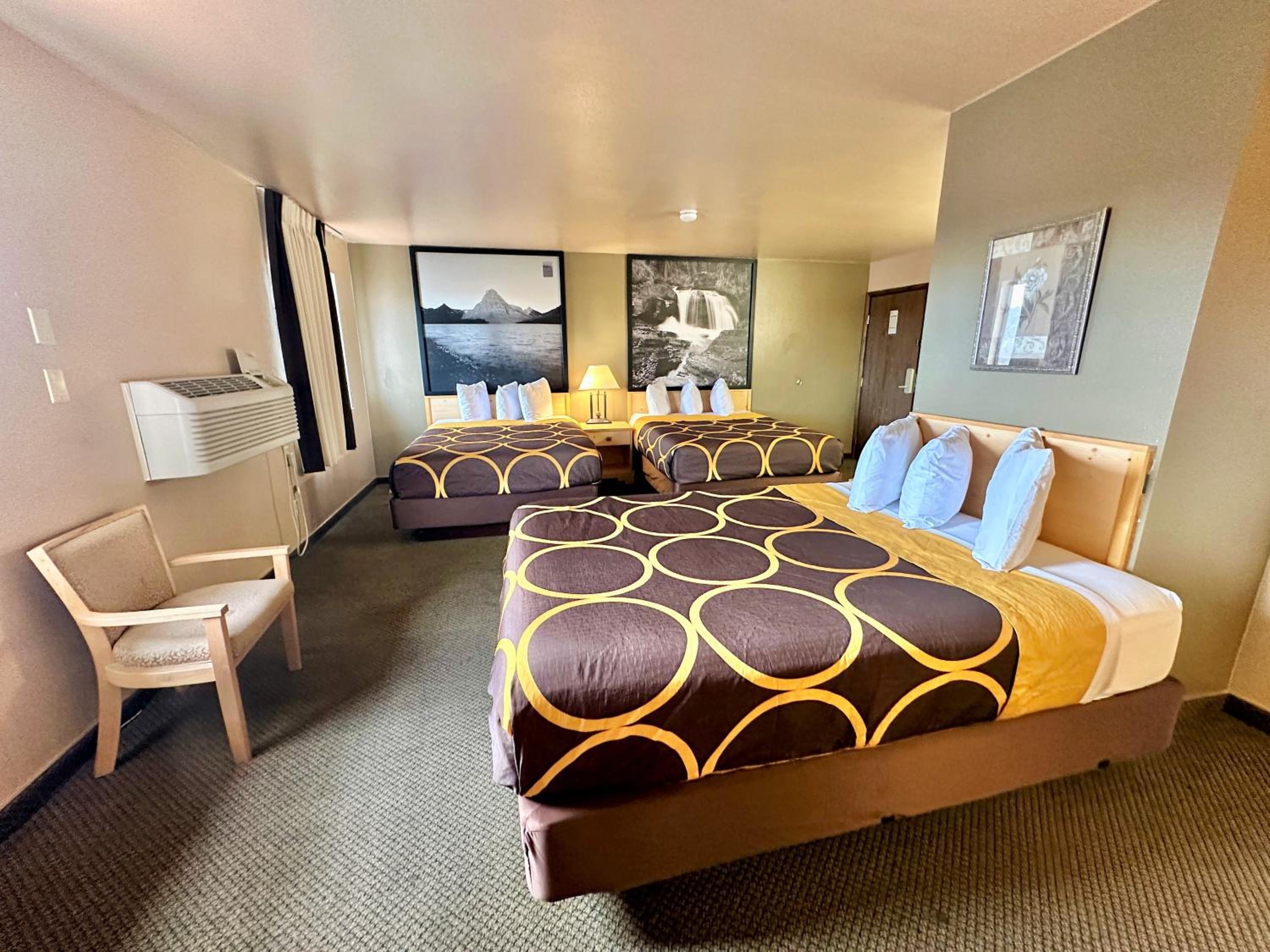 Superior Double Room with Three Double Beds - Non Smoking - Photo 1