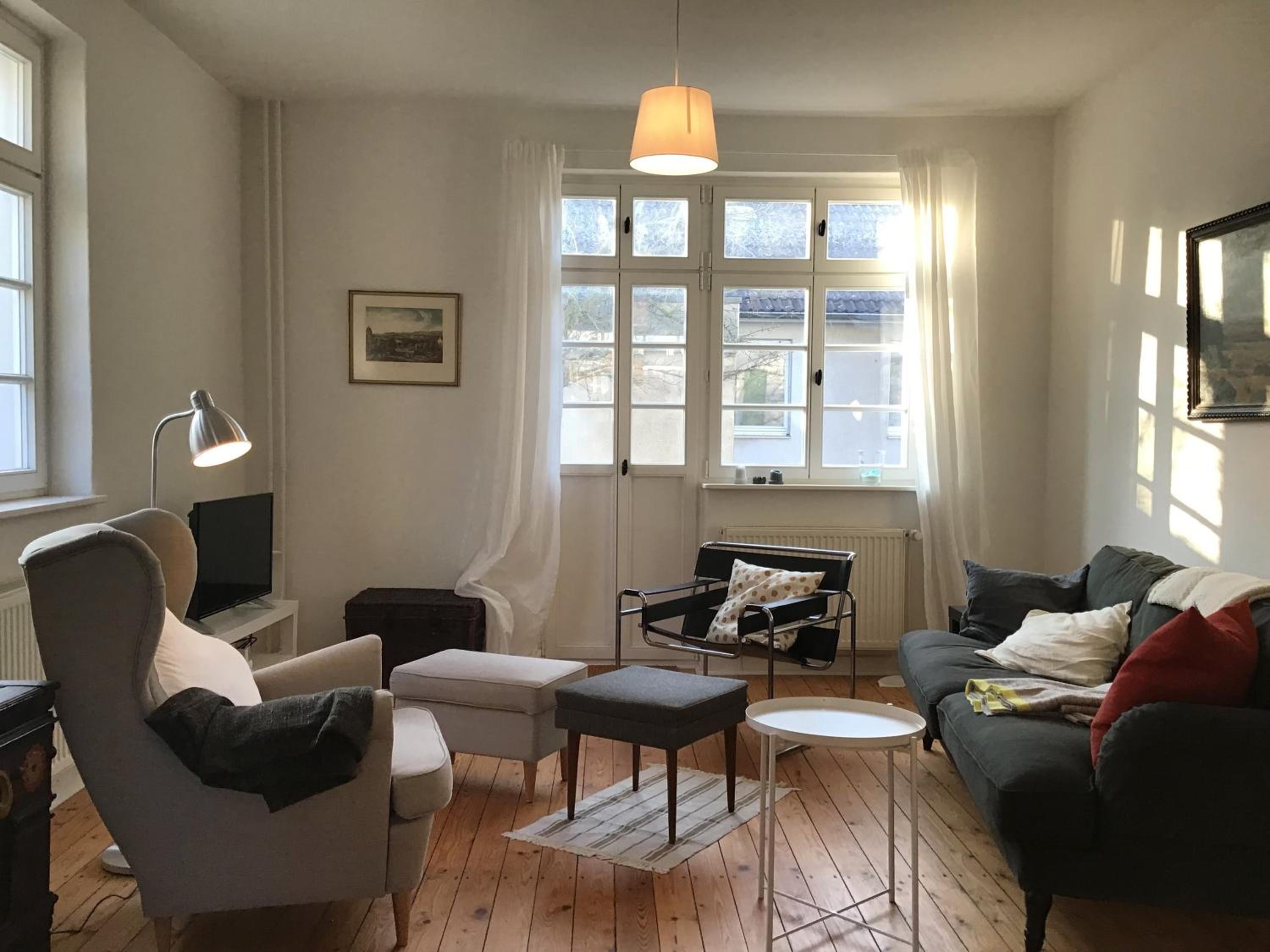 Six-Bedroom House photo 1