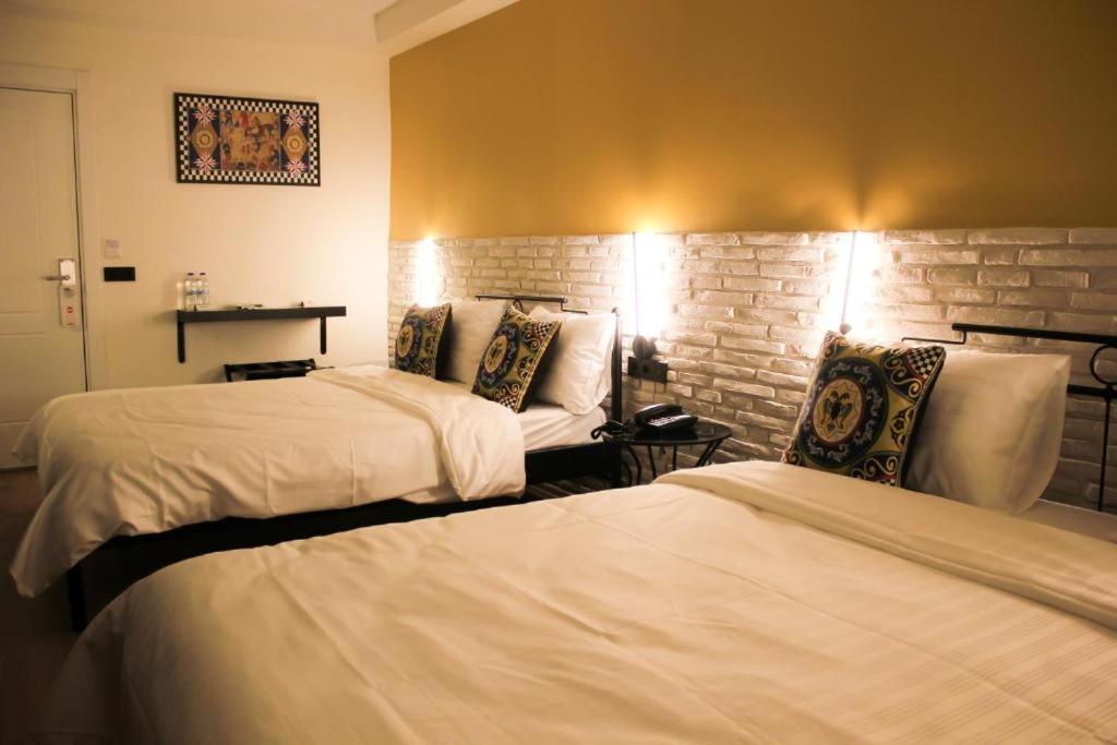 Queen Room with Two Queen Beds - Photo 1
