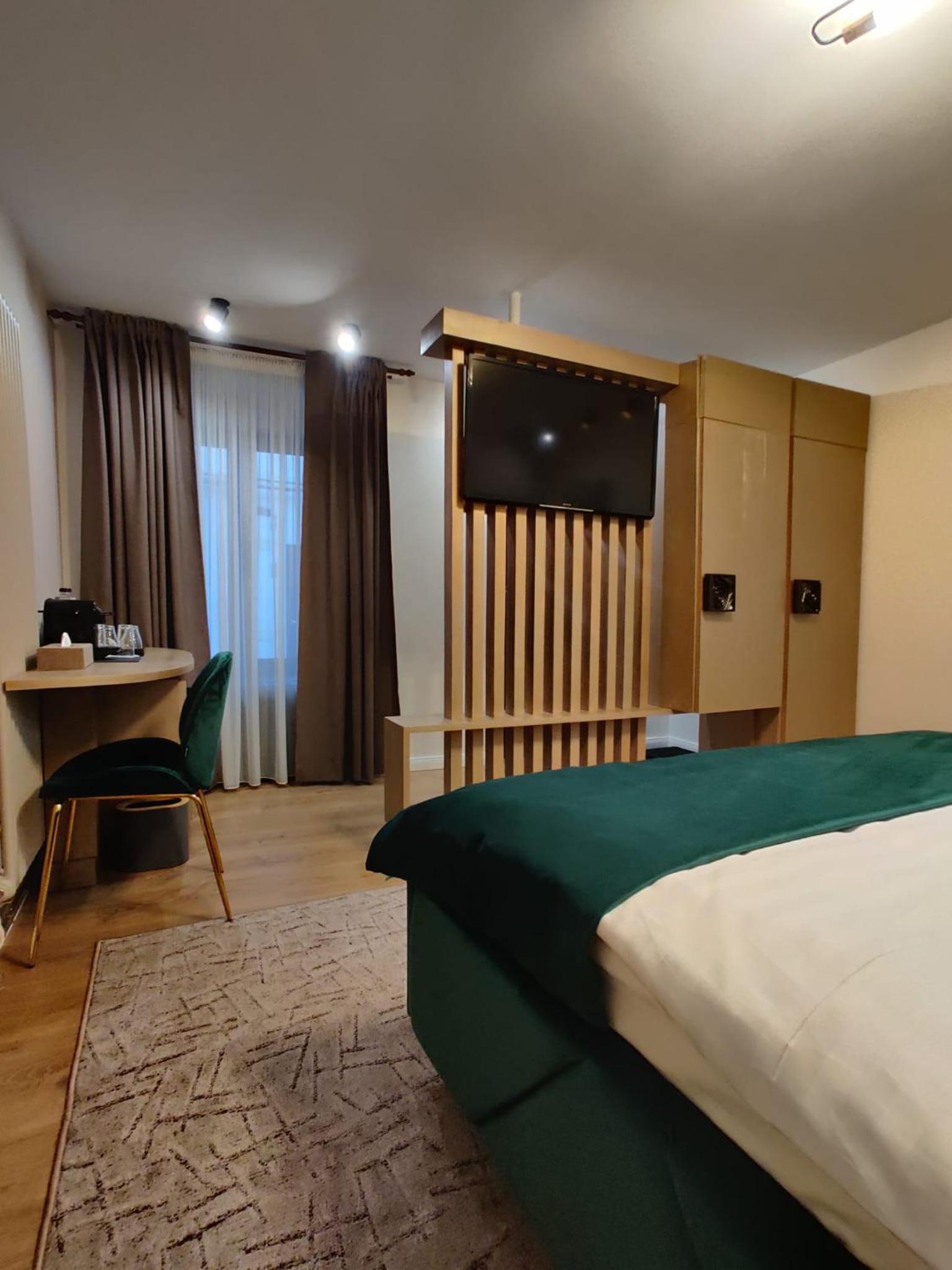 Deluxe King Room