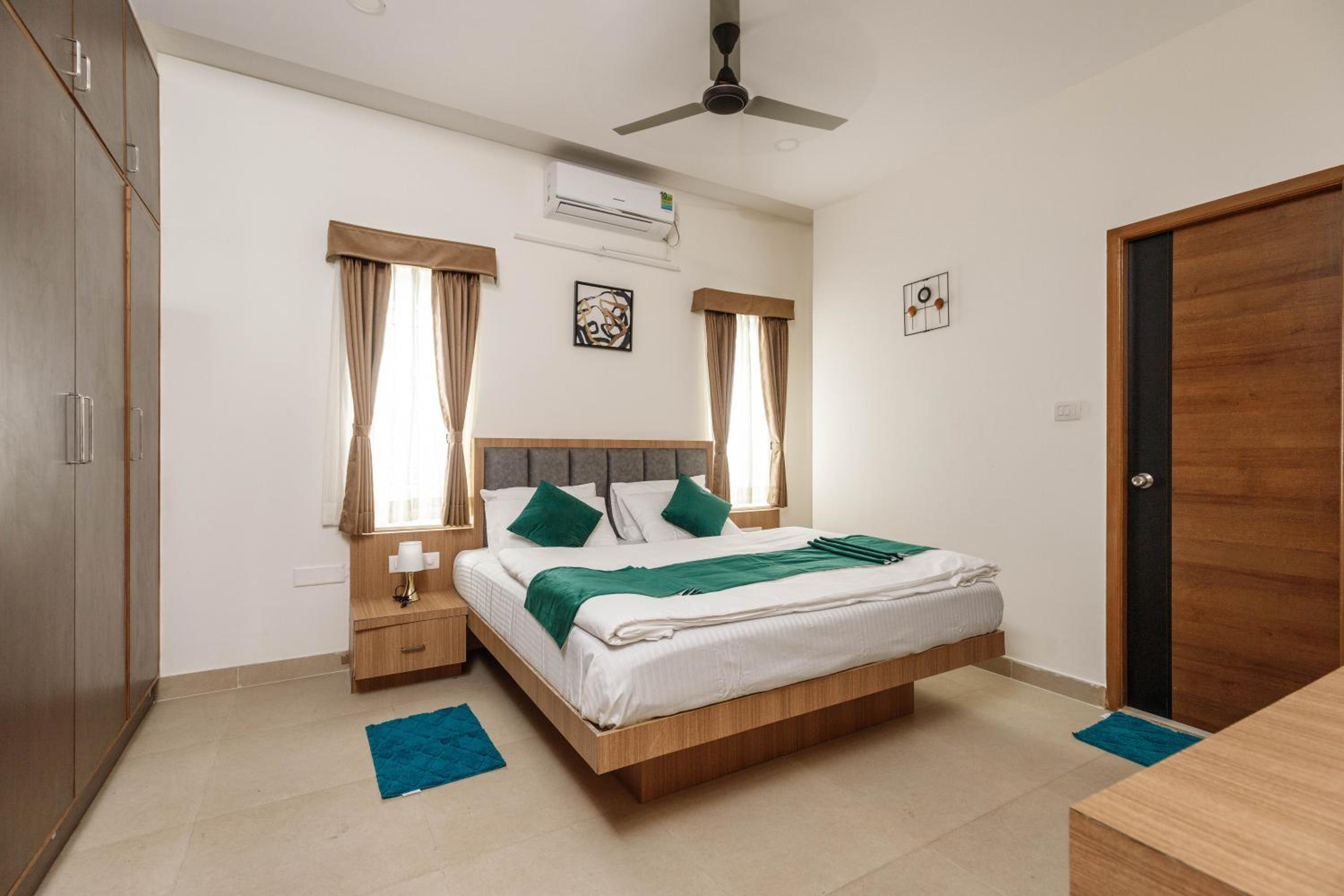 Three-Bedroom Apartment - Photo 6