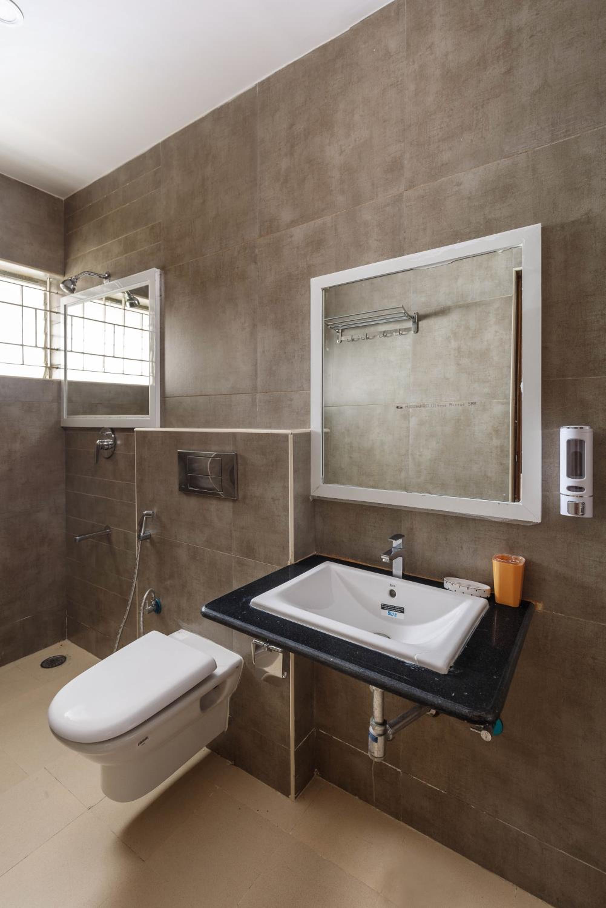Three-Bedroom Apartment - Photo 12