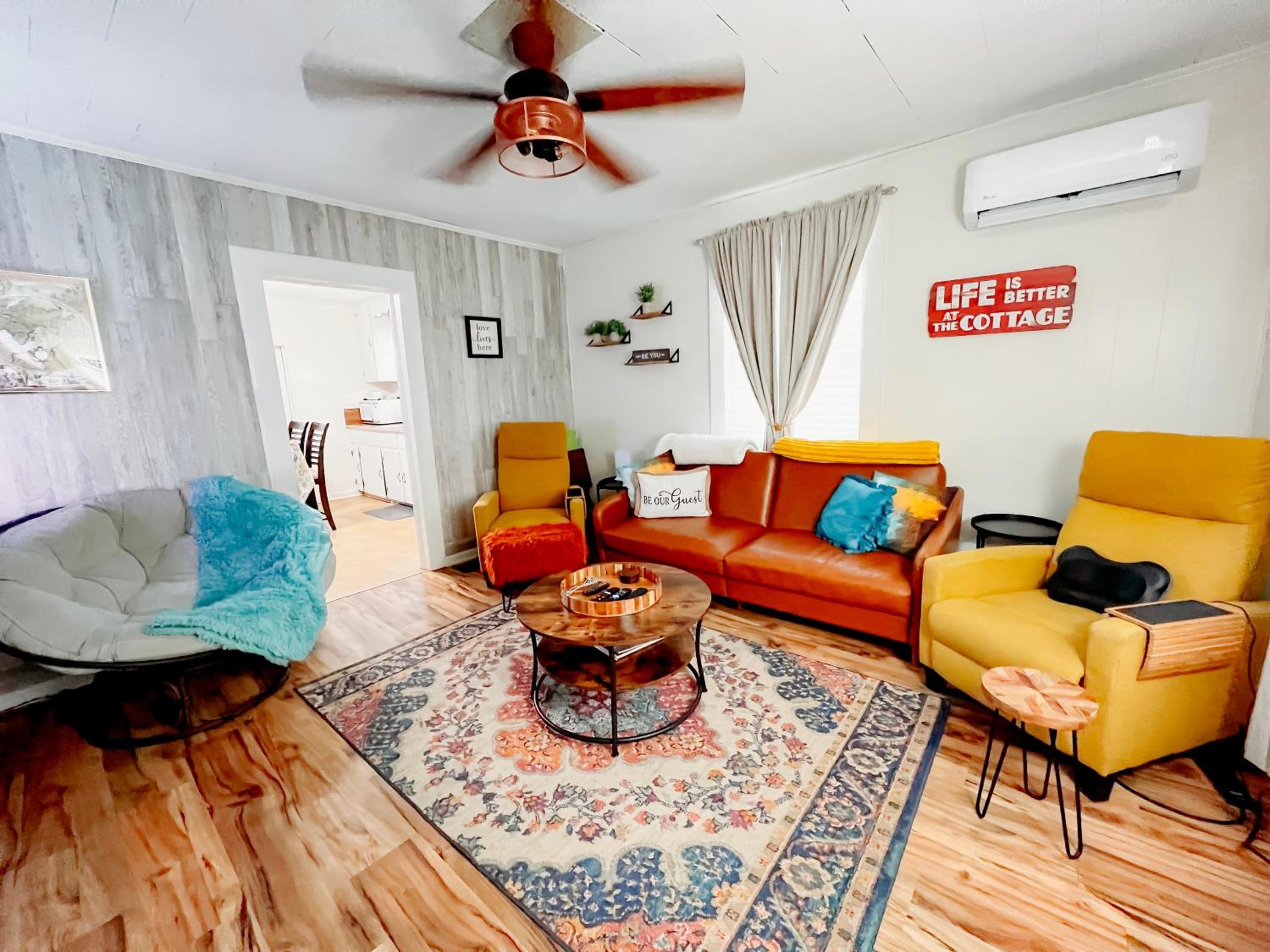 Two-Bedroom House - Photo 1