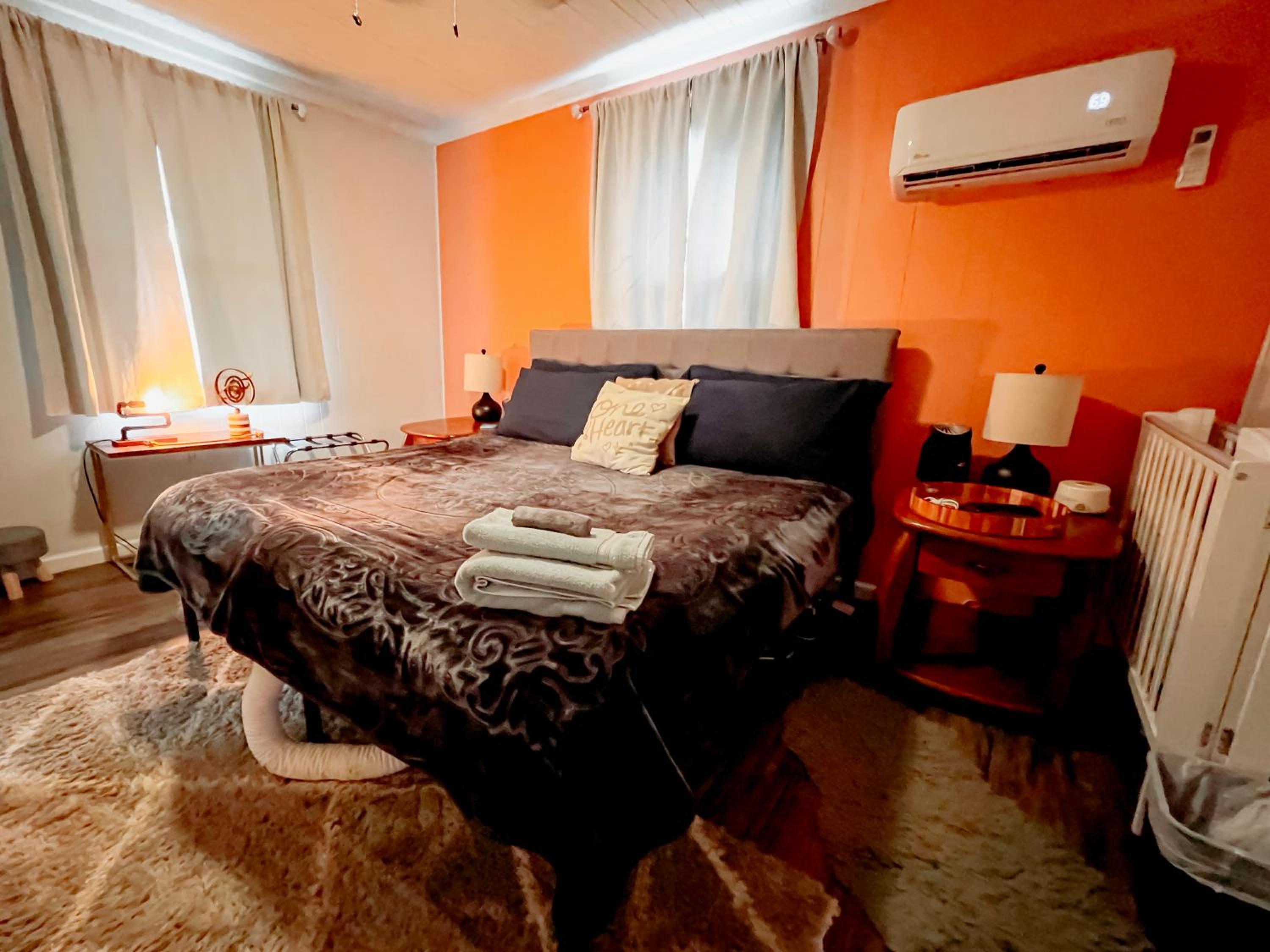 Two-Bedroom House - Photo 18