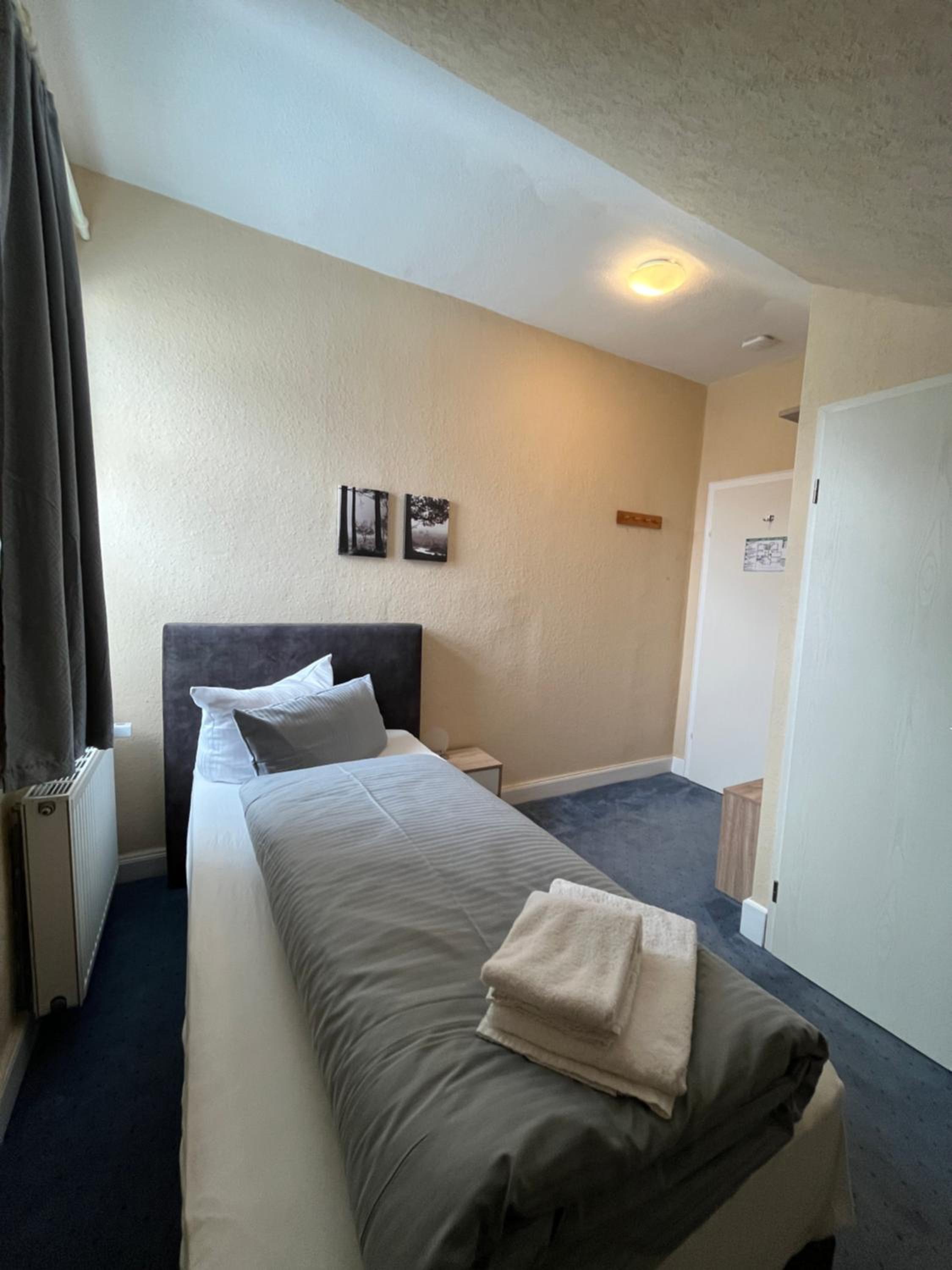 Single Room photo 2