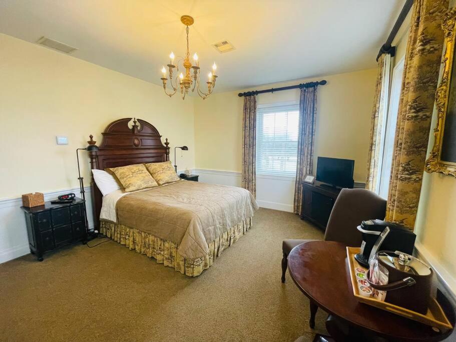 Queen Room photo 3