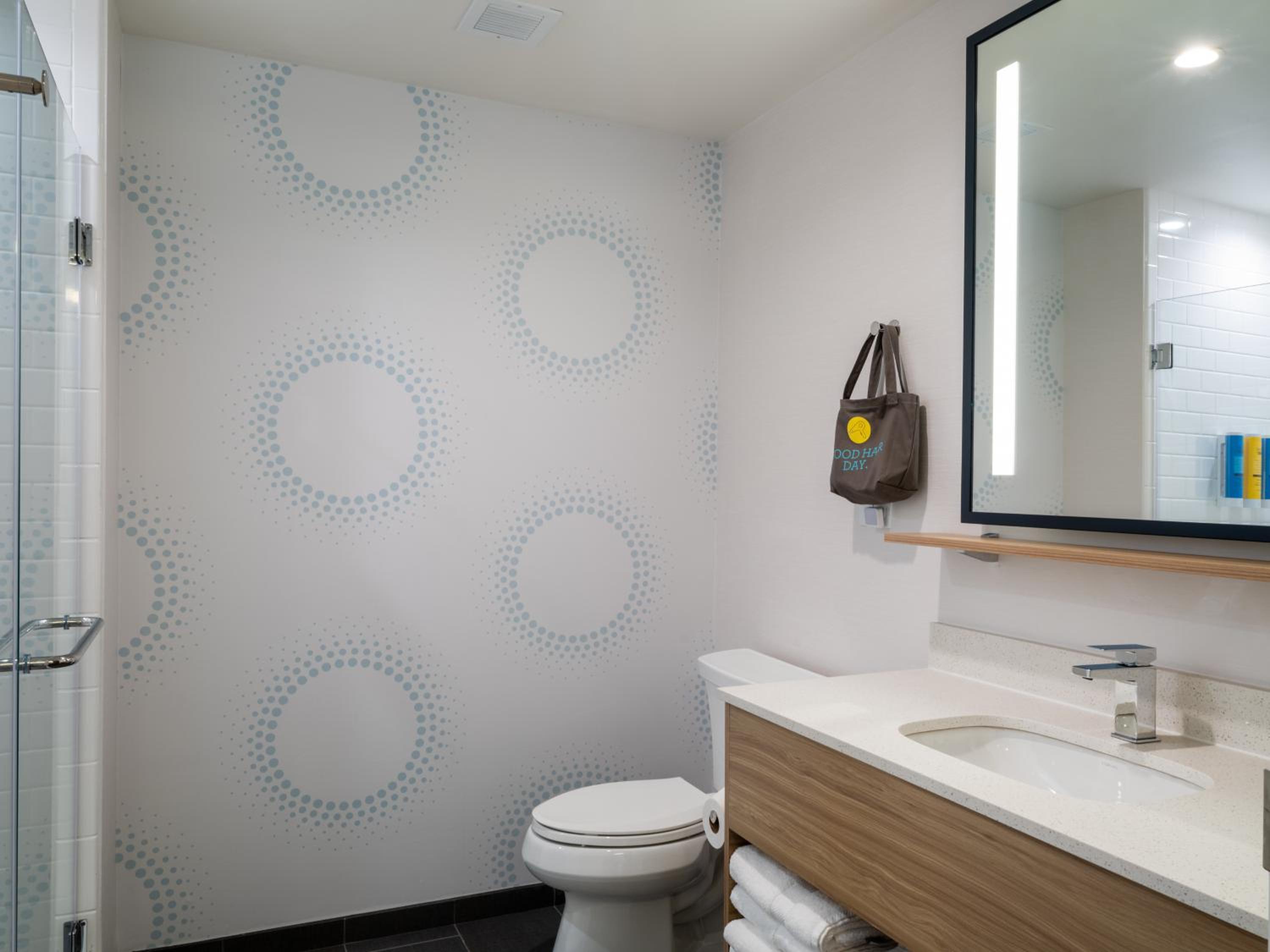 King Room with Walk-In Shower - Photo 3