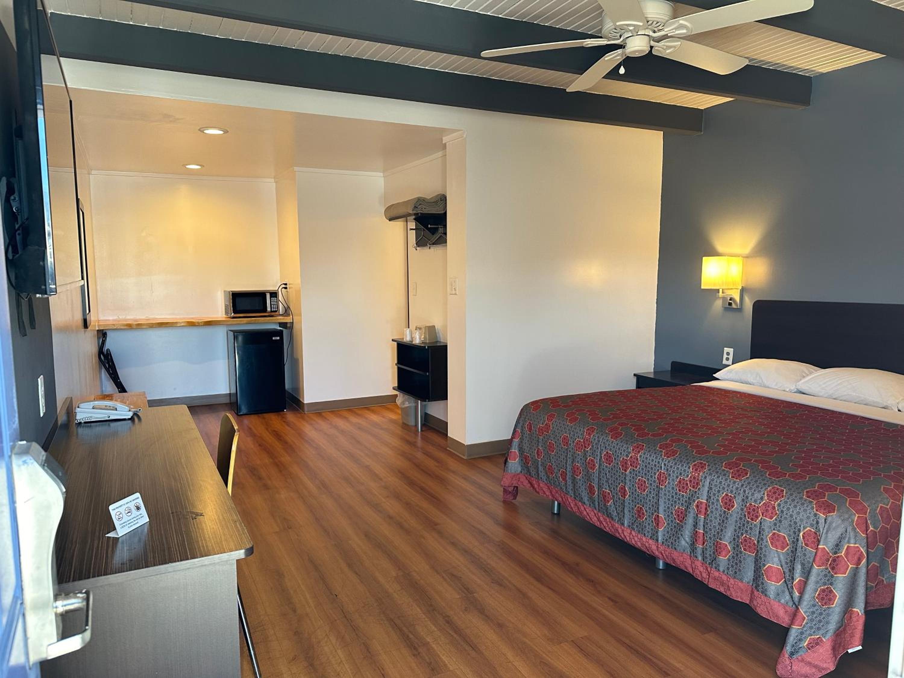 Deluxe King Room photo 2