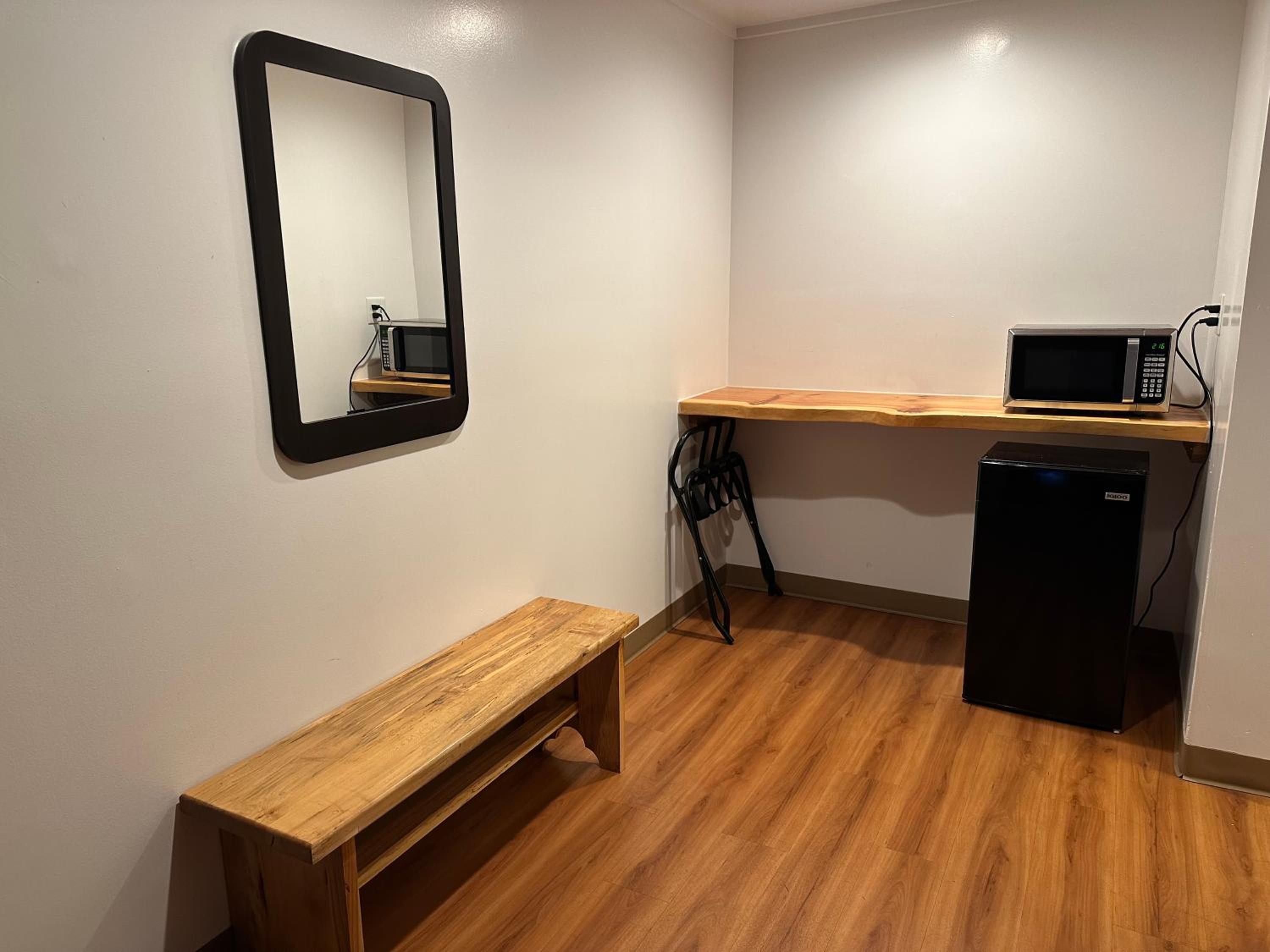 Deluxe Queen Room - Non-Smoking photo 3
