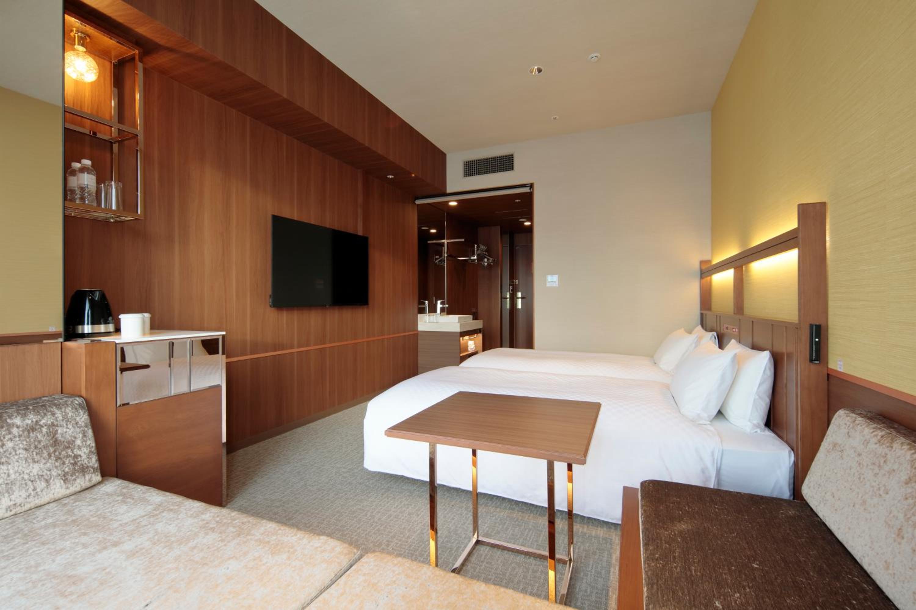 Twin Room with Sofa Bed - Non-Smoking
