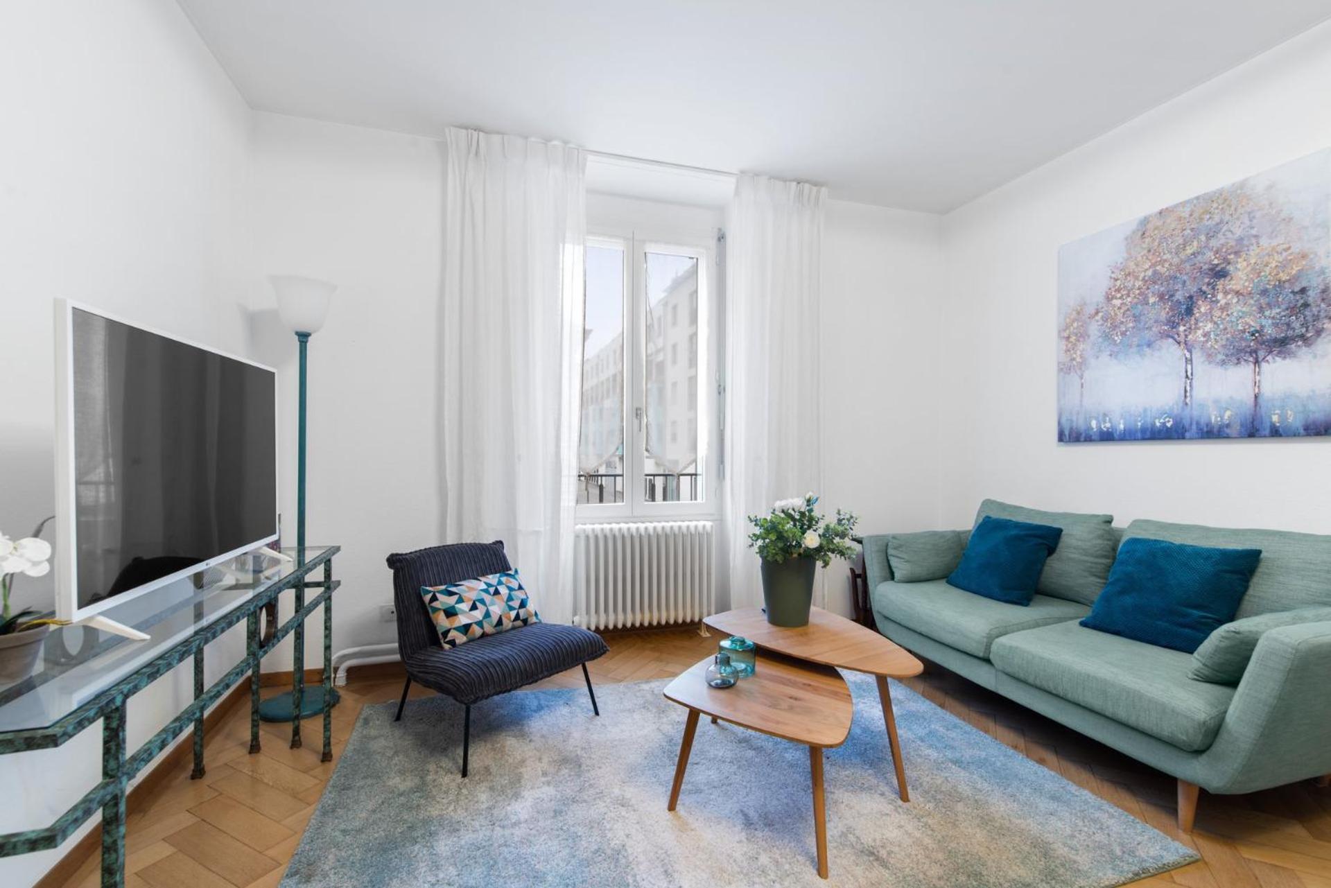 One-Bedroom Apartment photo 1