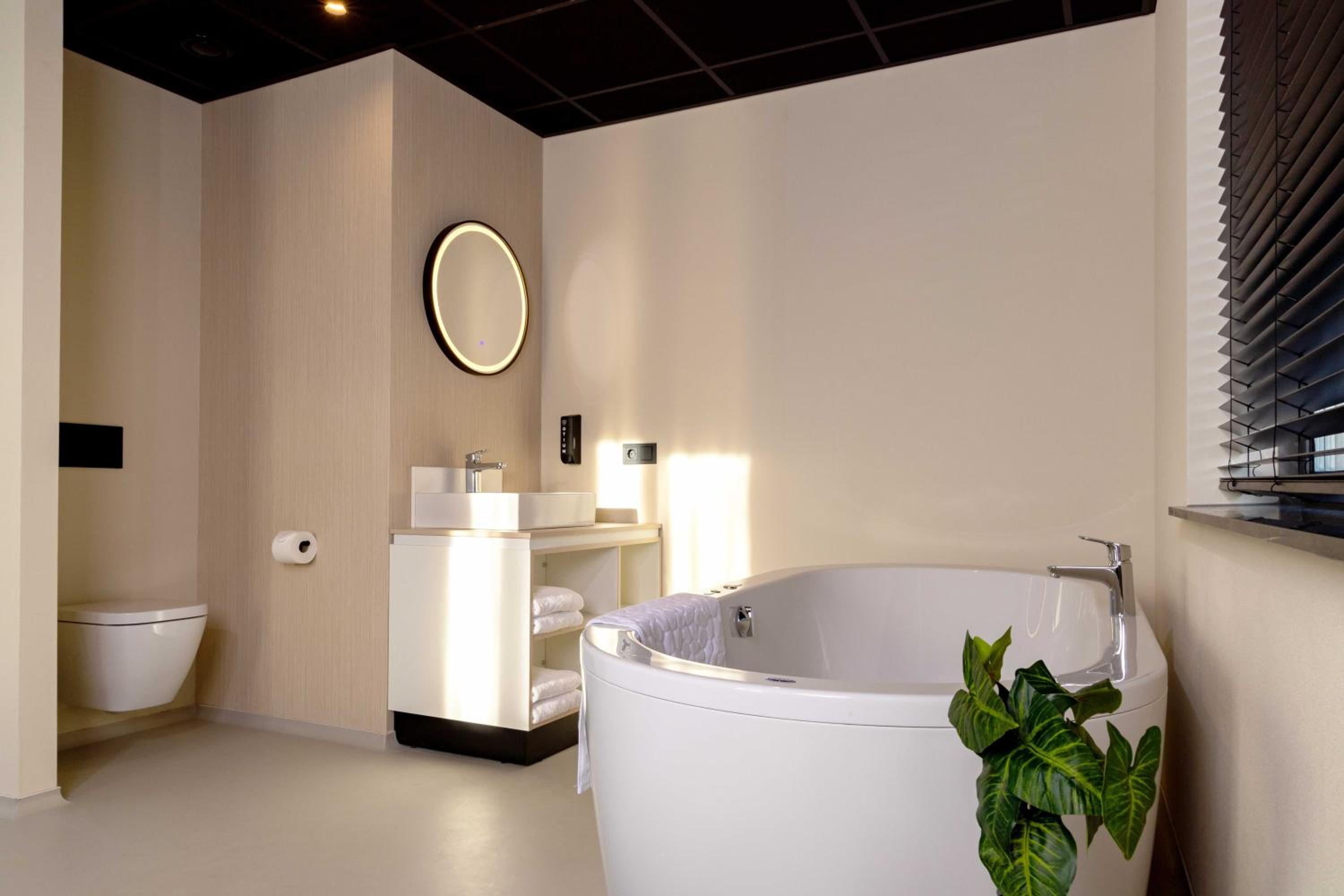 King Room with Spa Bath