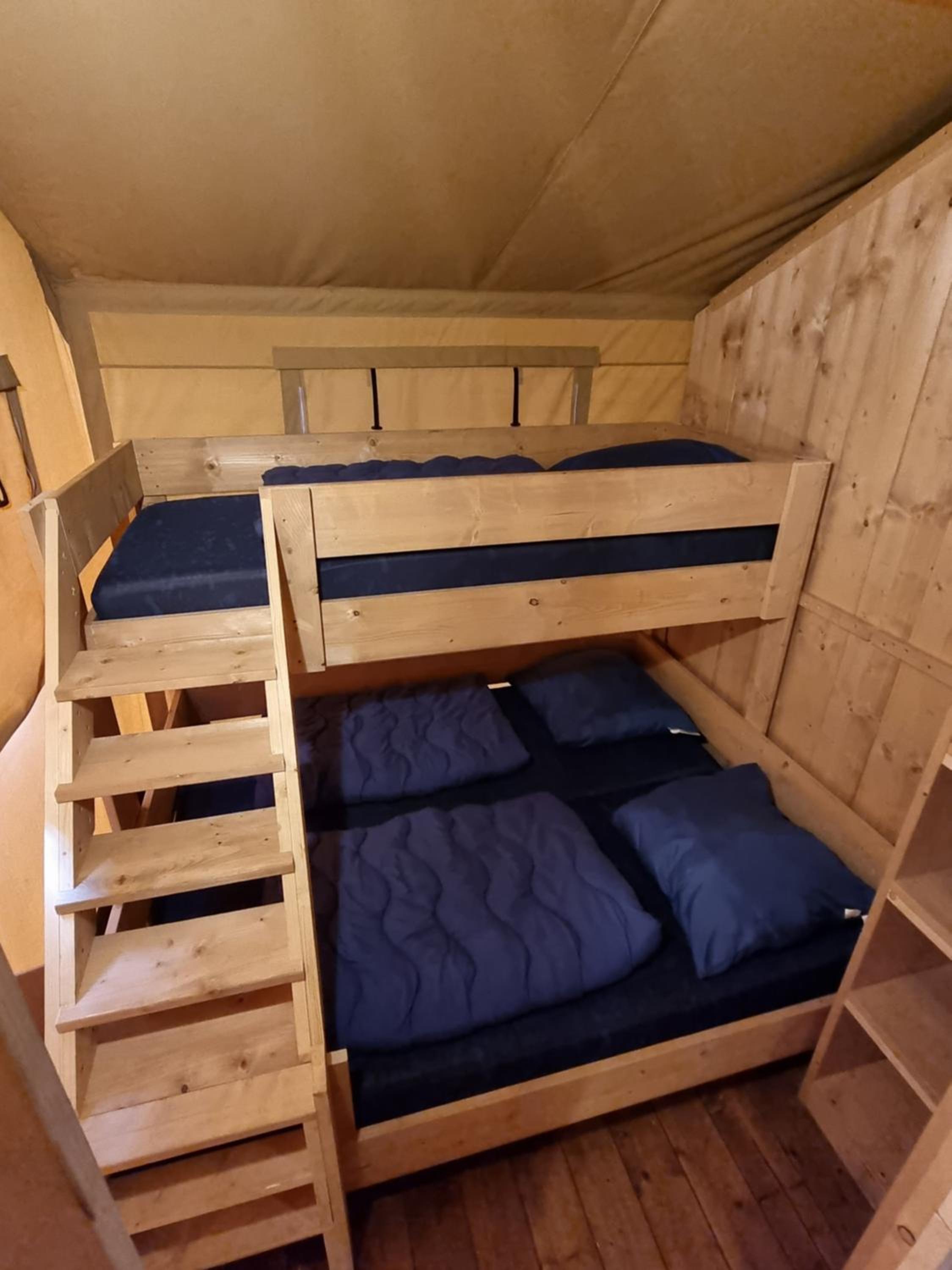 TENT 4 photo 1