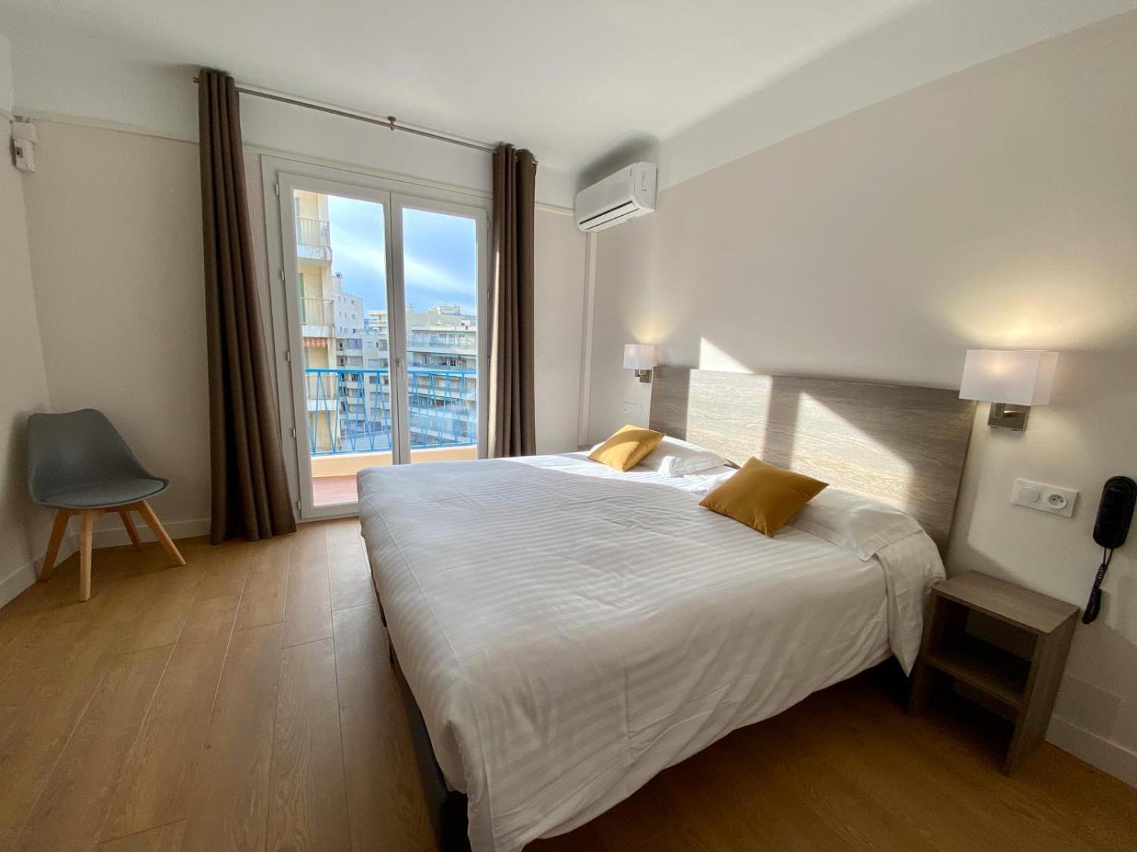Standard Twin Room - Photo 8