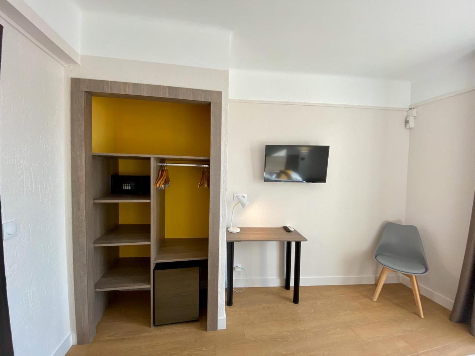 Standard Twin Room - Photo 1