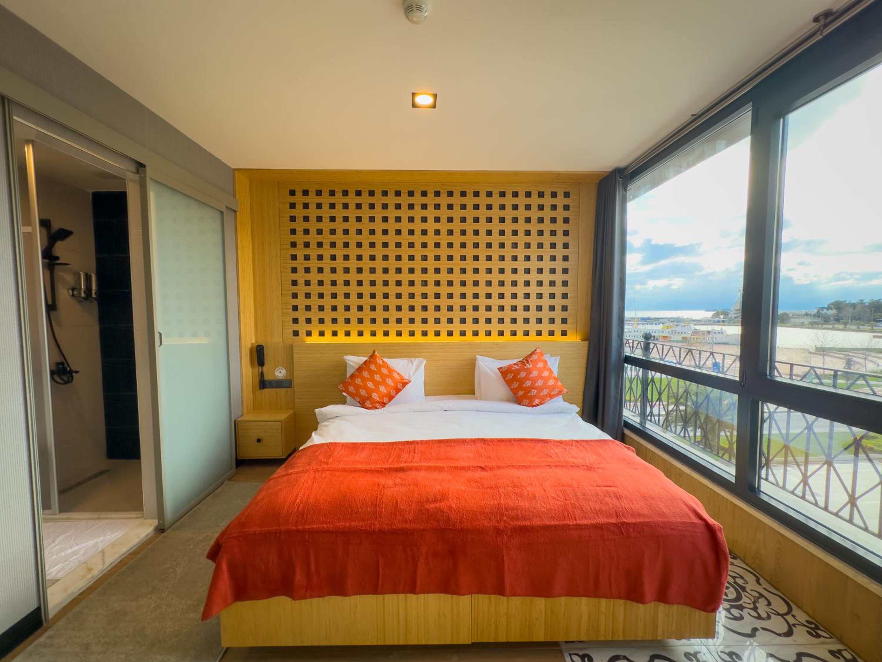Deluxe Double or Twin Room with Sea View photo 3
