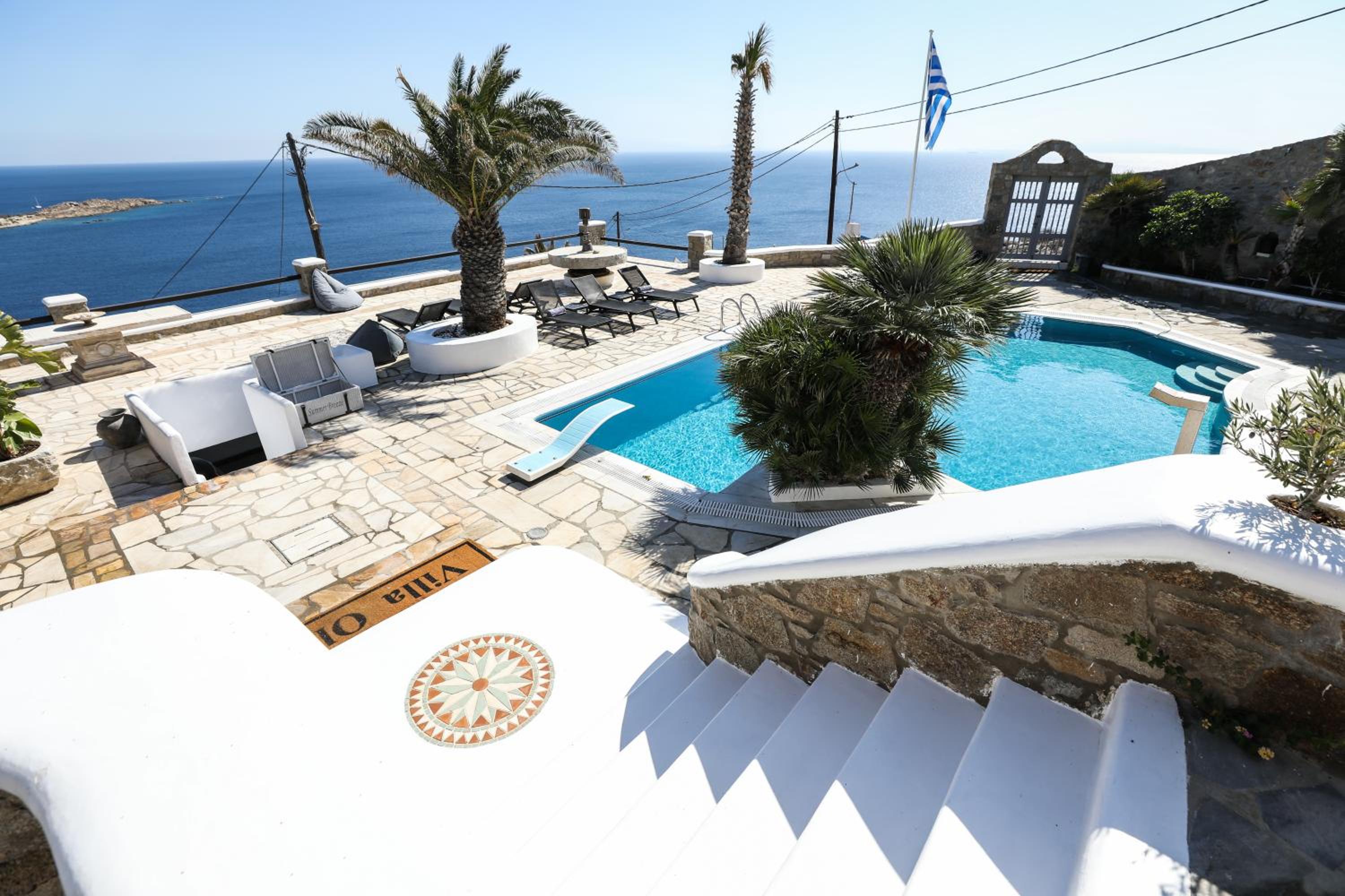One-Bedroom Villa - Photo 3