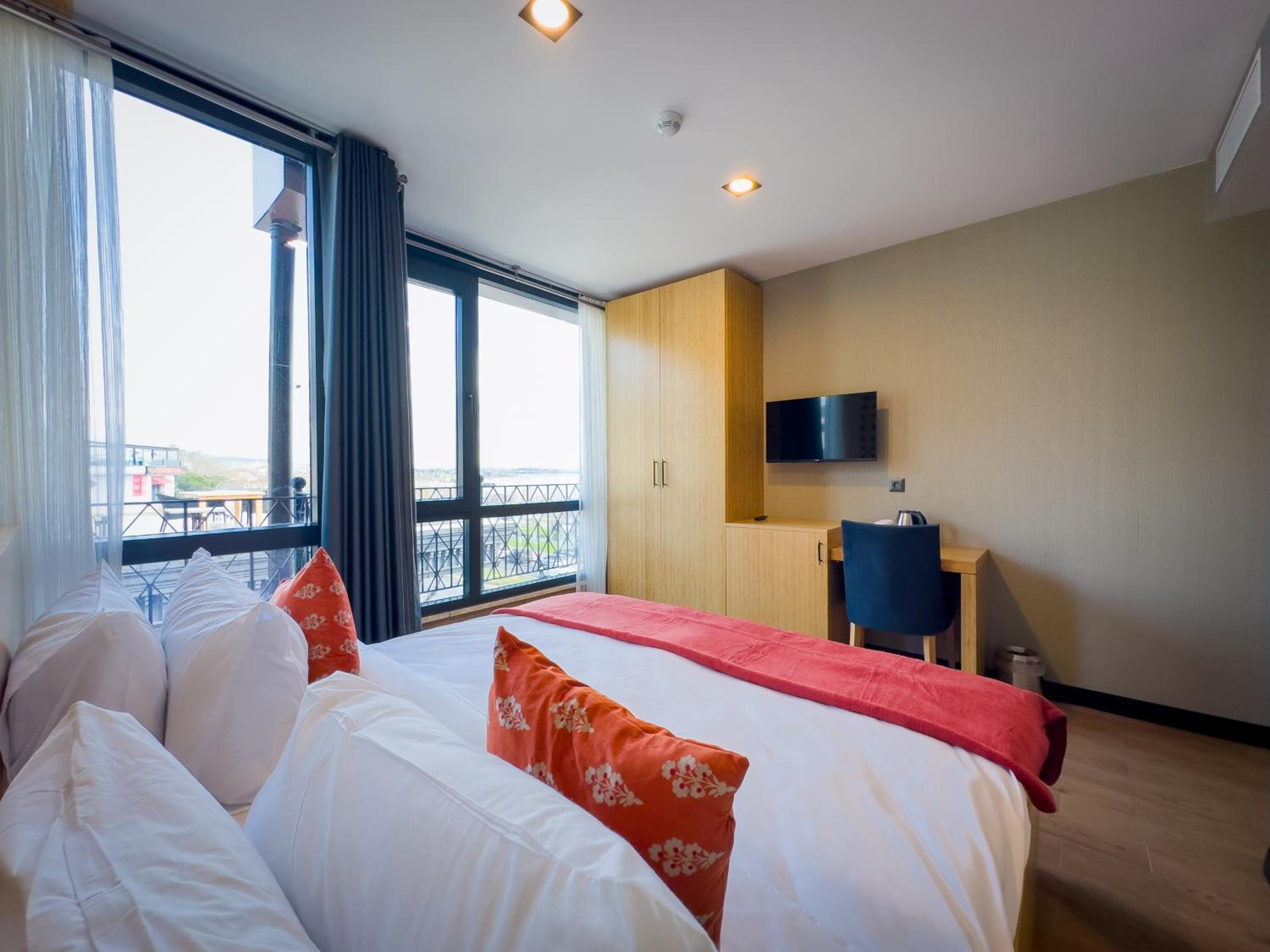 Standard Double or Twin Room photo 1
