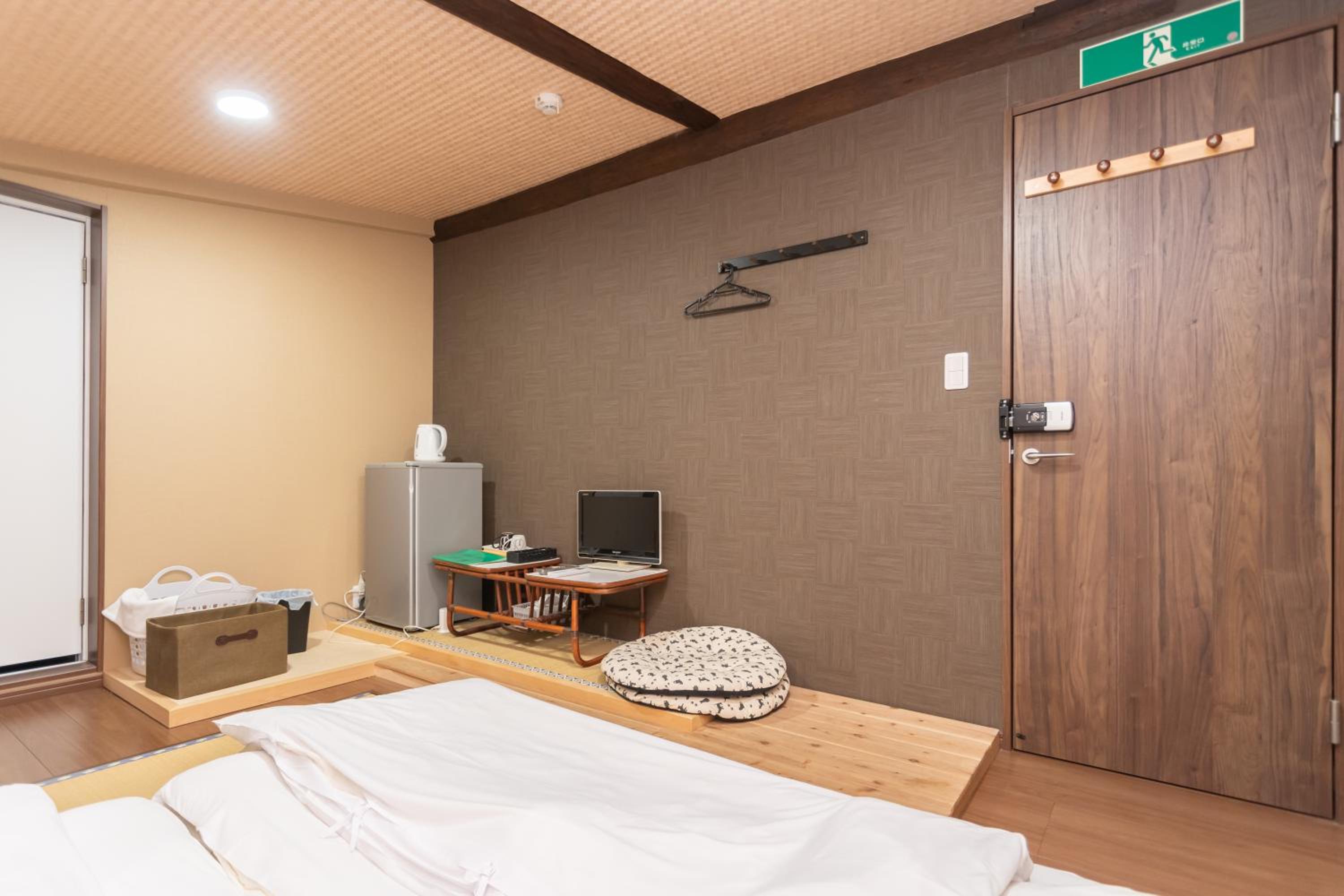 Three-Bedroom House - Photo 8