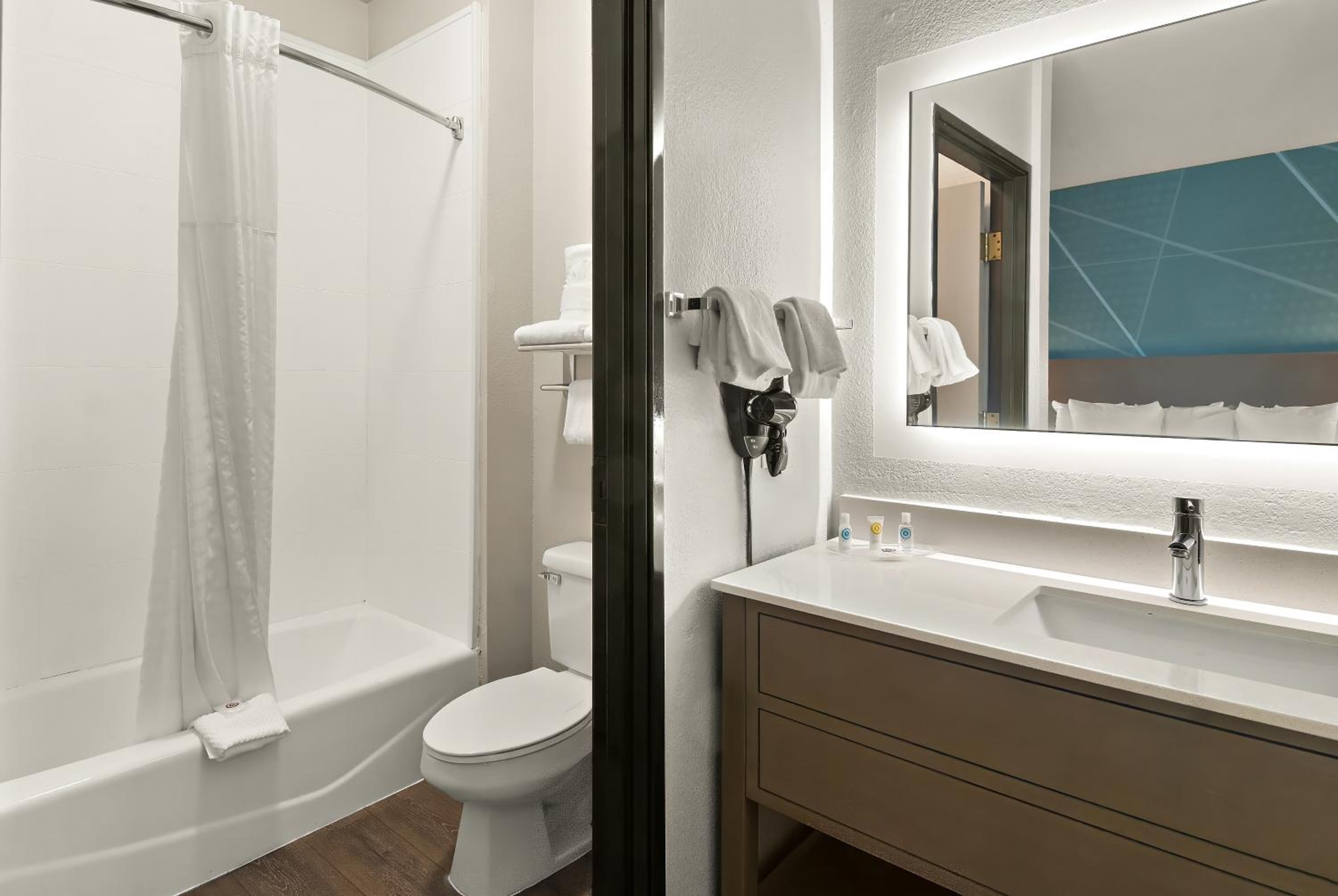 King Suite - Photo 7