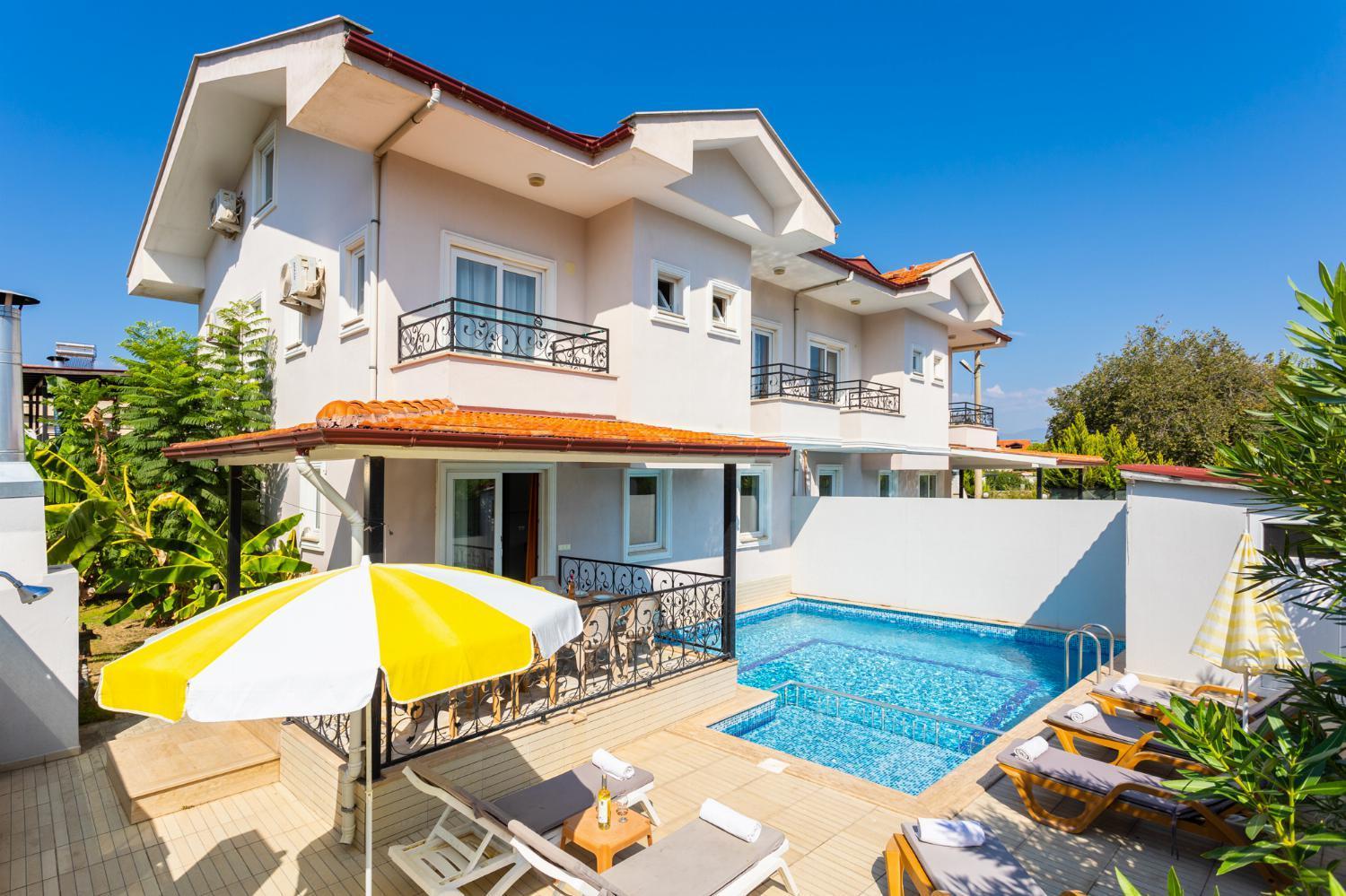 Villa photo 1