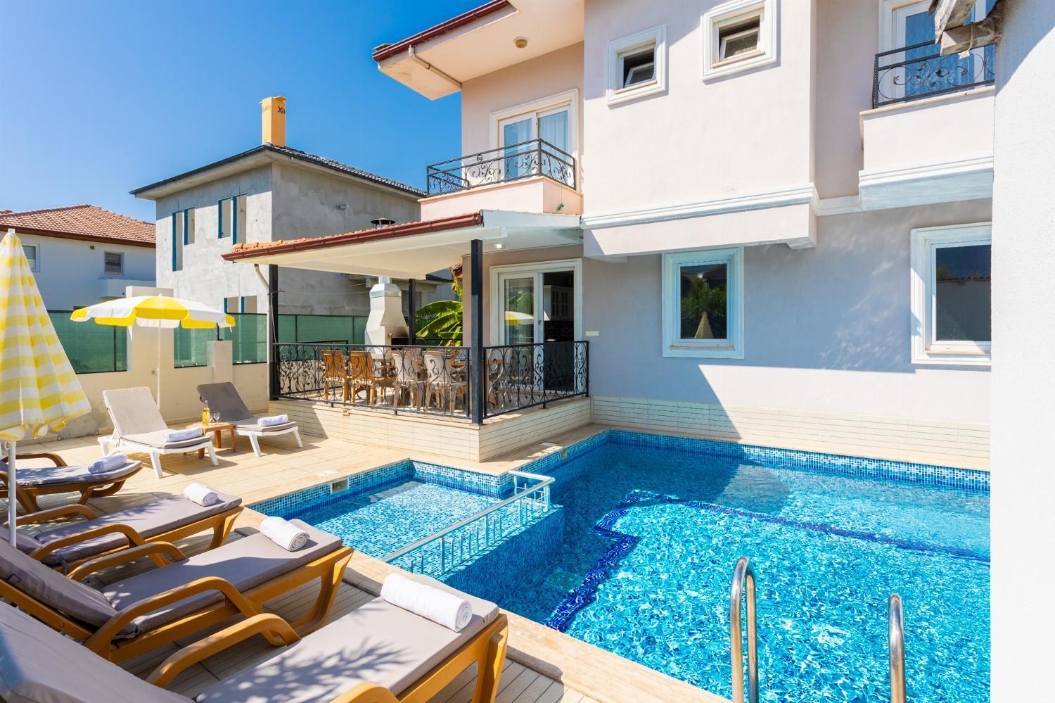 Villa photo 2