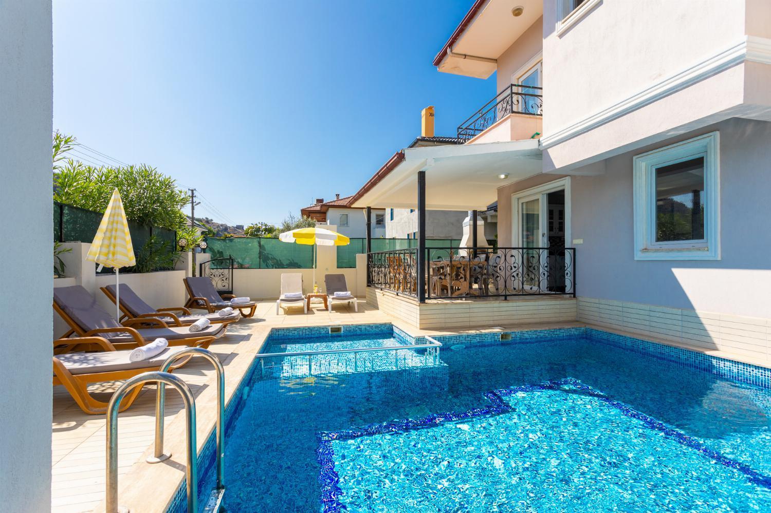 Villa photo 3