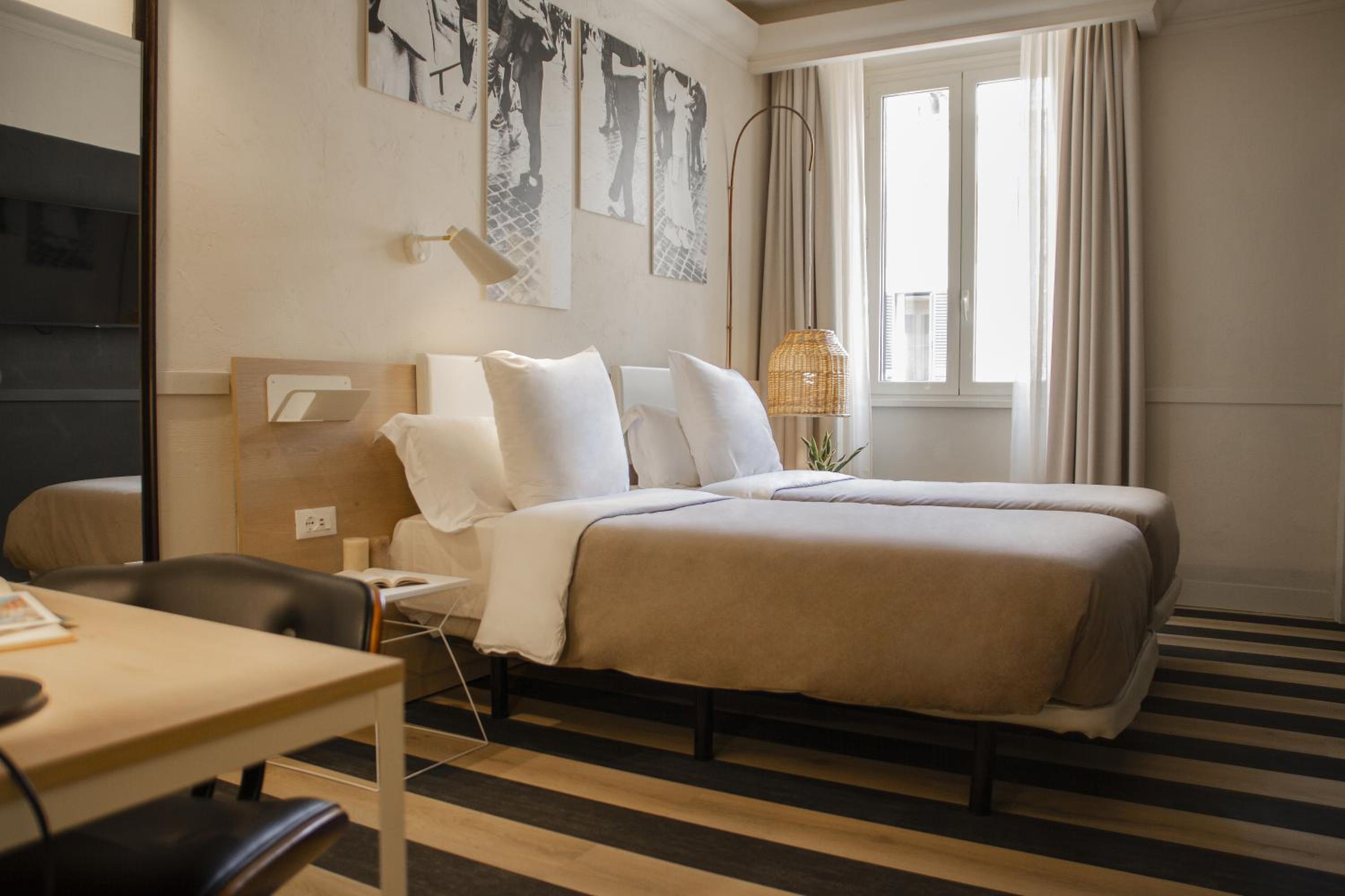 Standard Double Room - Photo 2