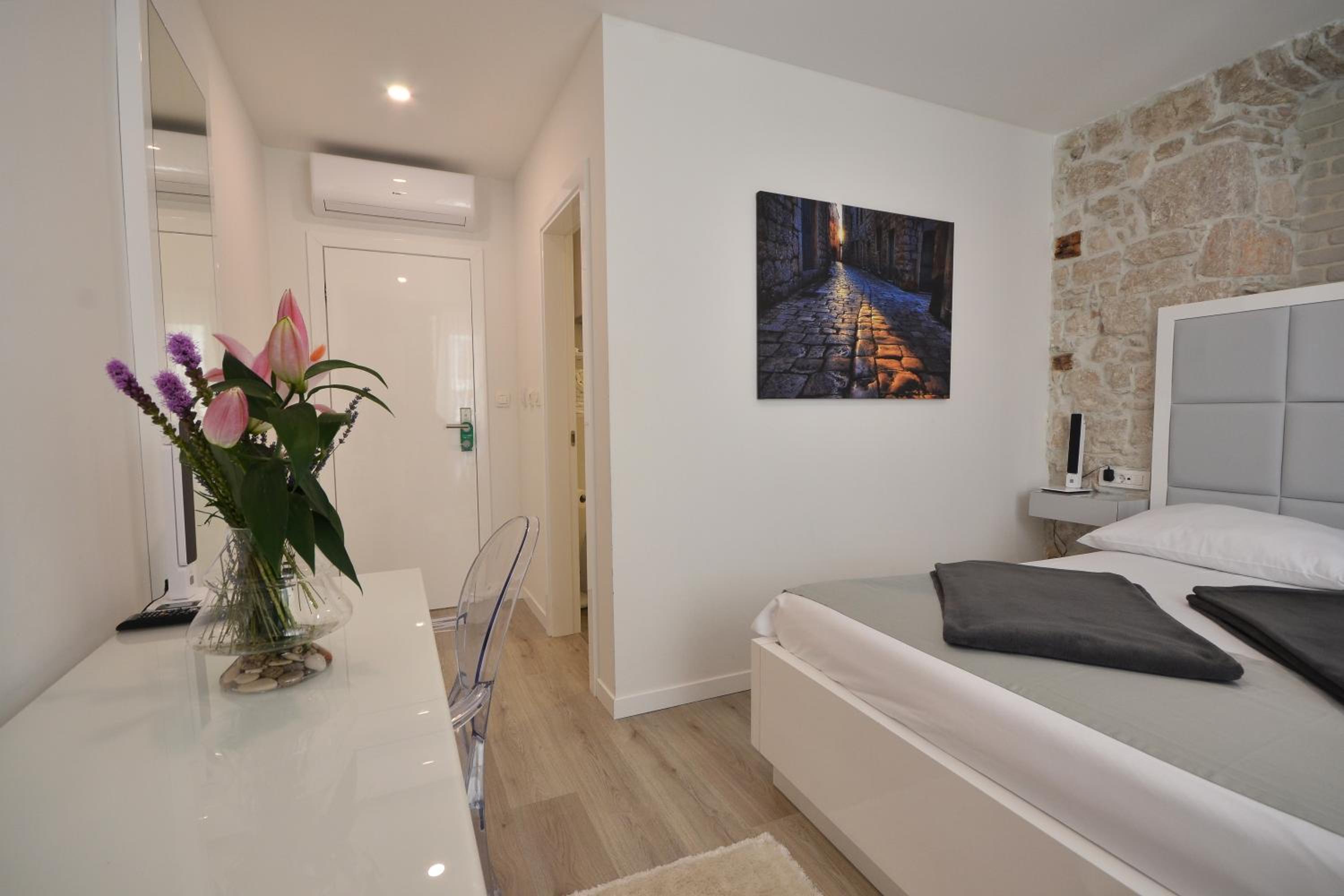 Double Room - Photo 1