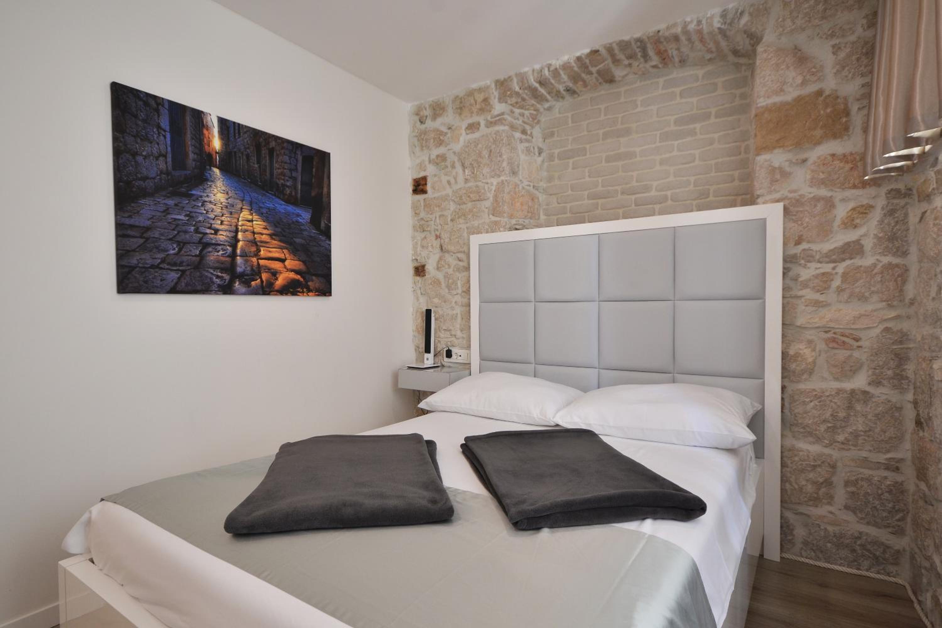 Double Room - Photo 4
