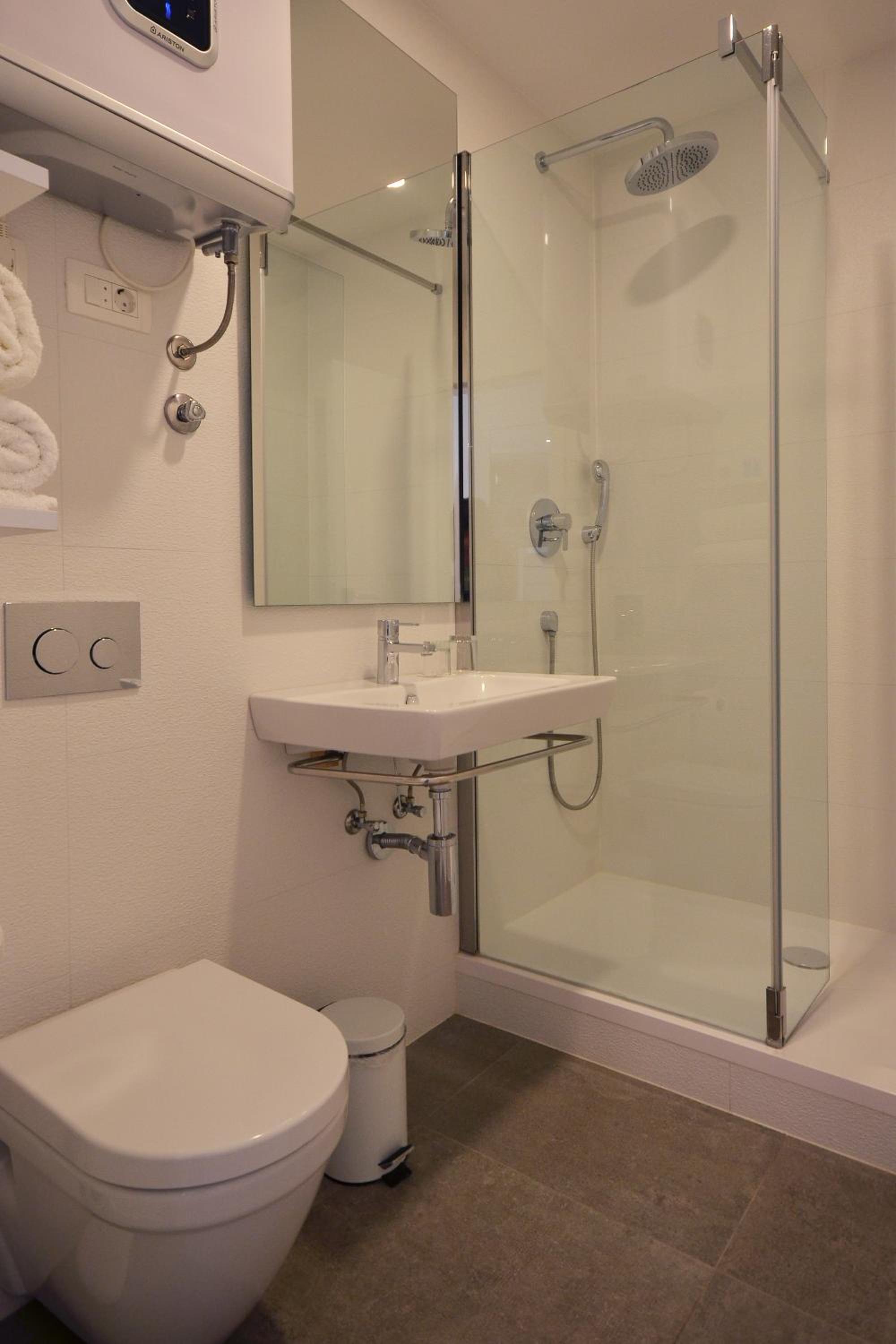 Double Room - Photo 3