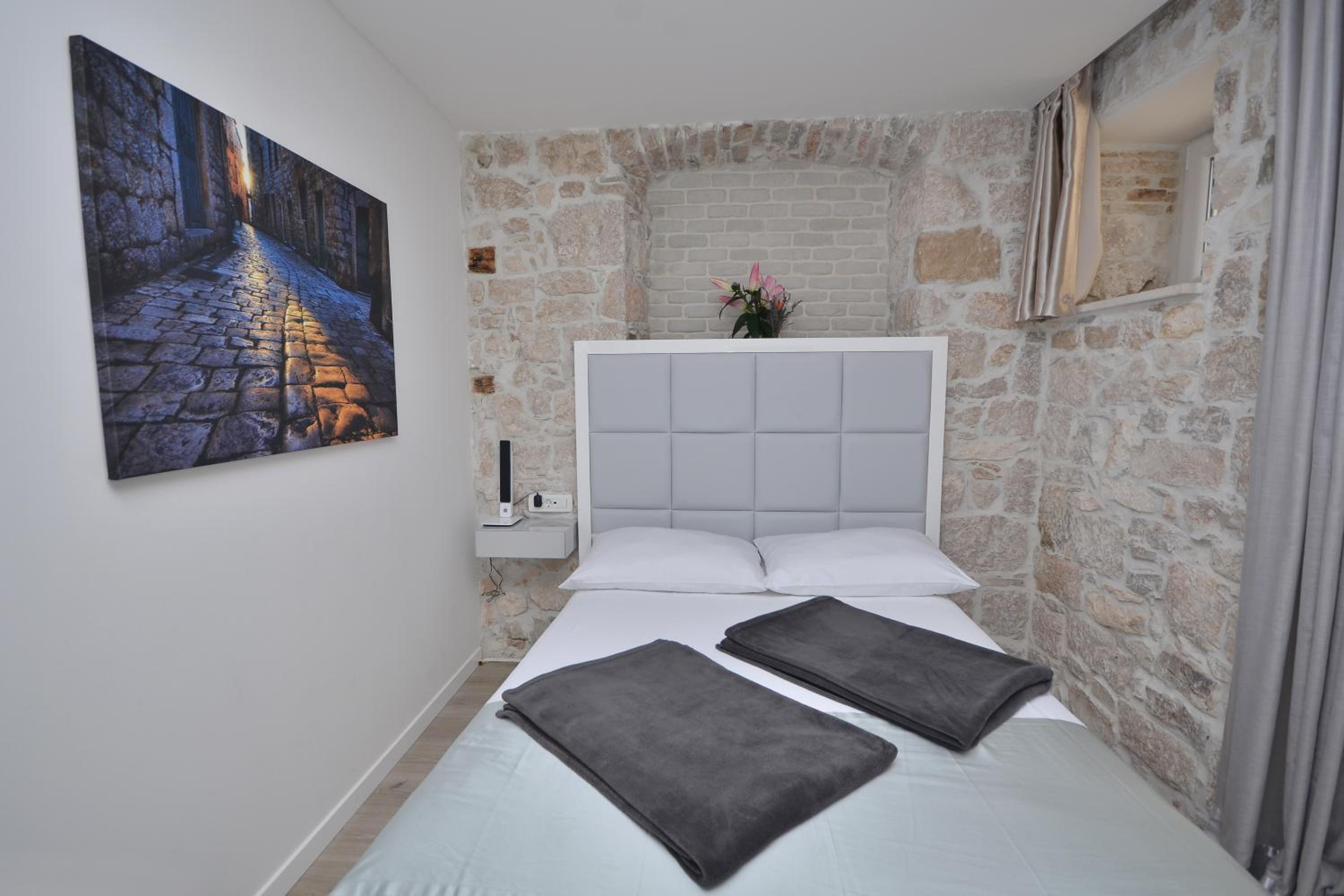 Double Room - Photo 6