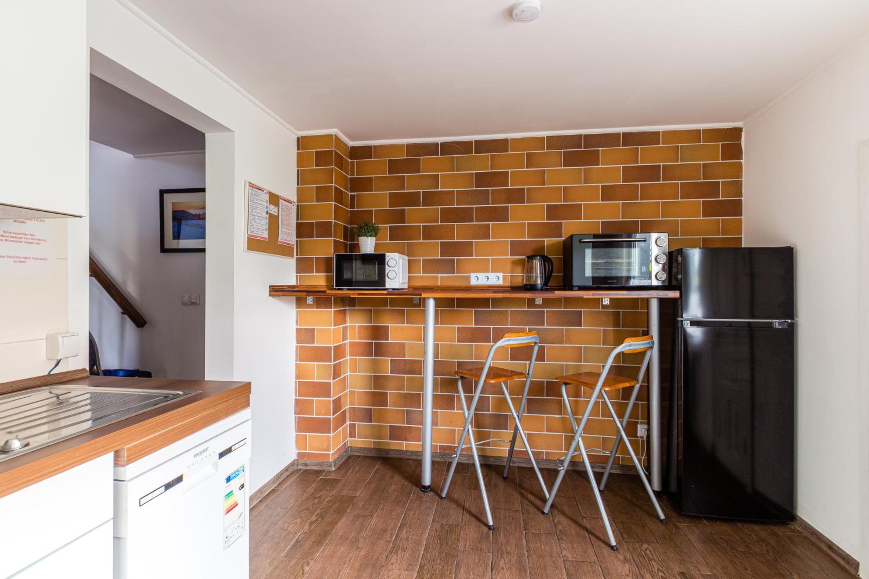 Five-Bedroom House photo 2