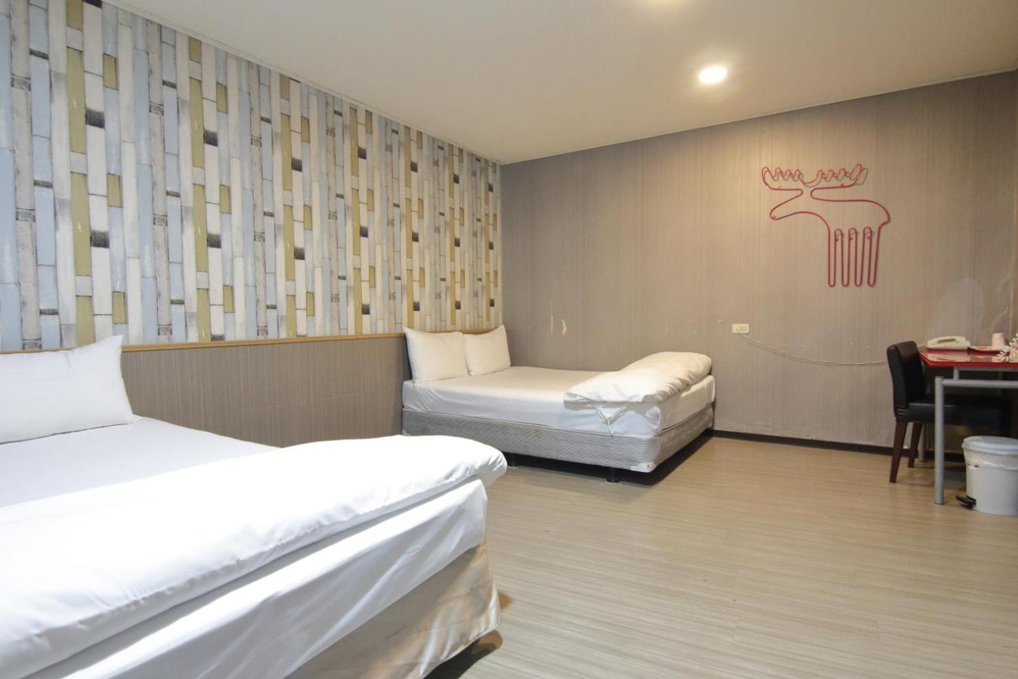 Economy Quadruple Room photo 2