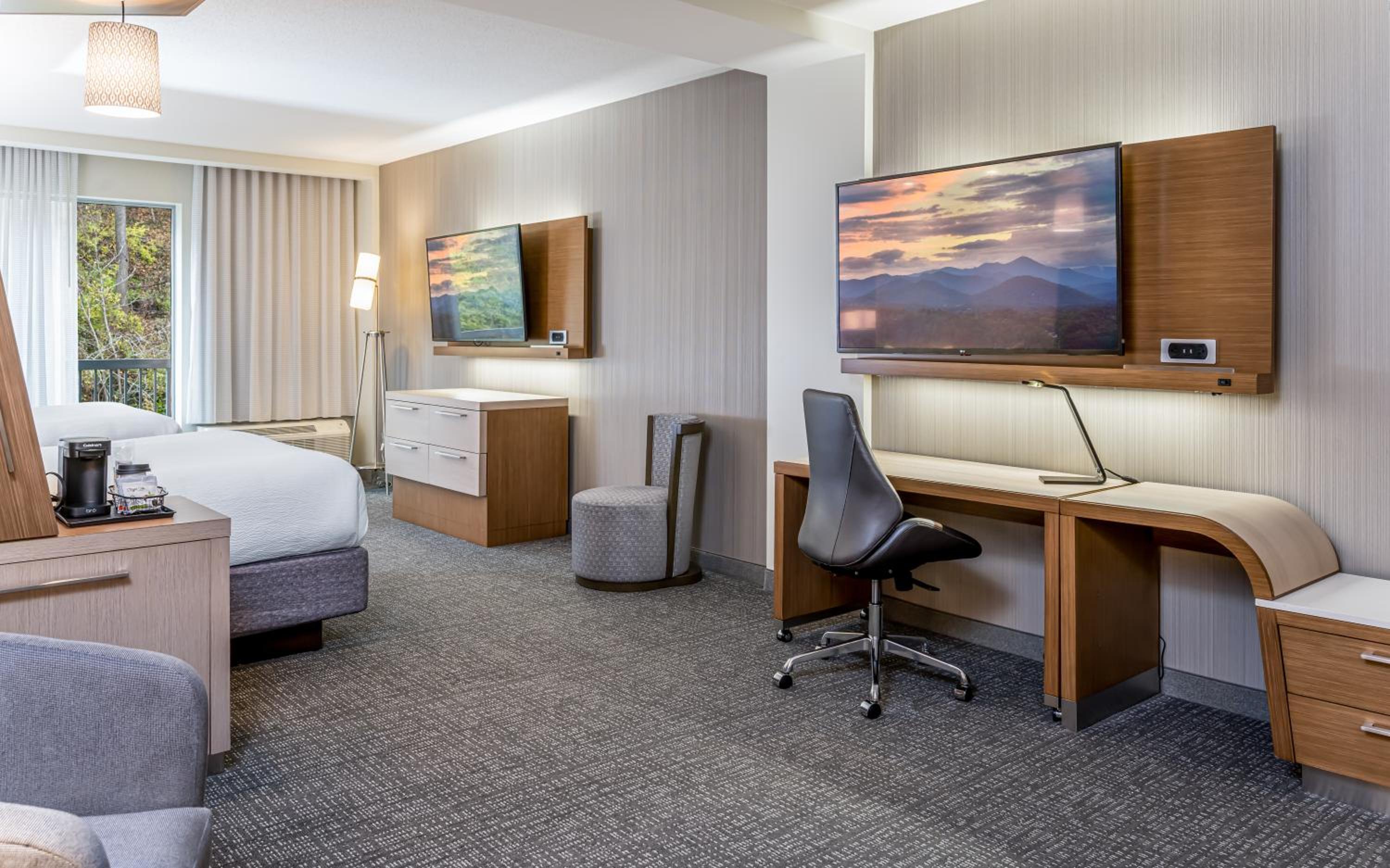 Inline Suite, 1 Bedroom Suite, 2 Queen, Sofa bed