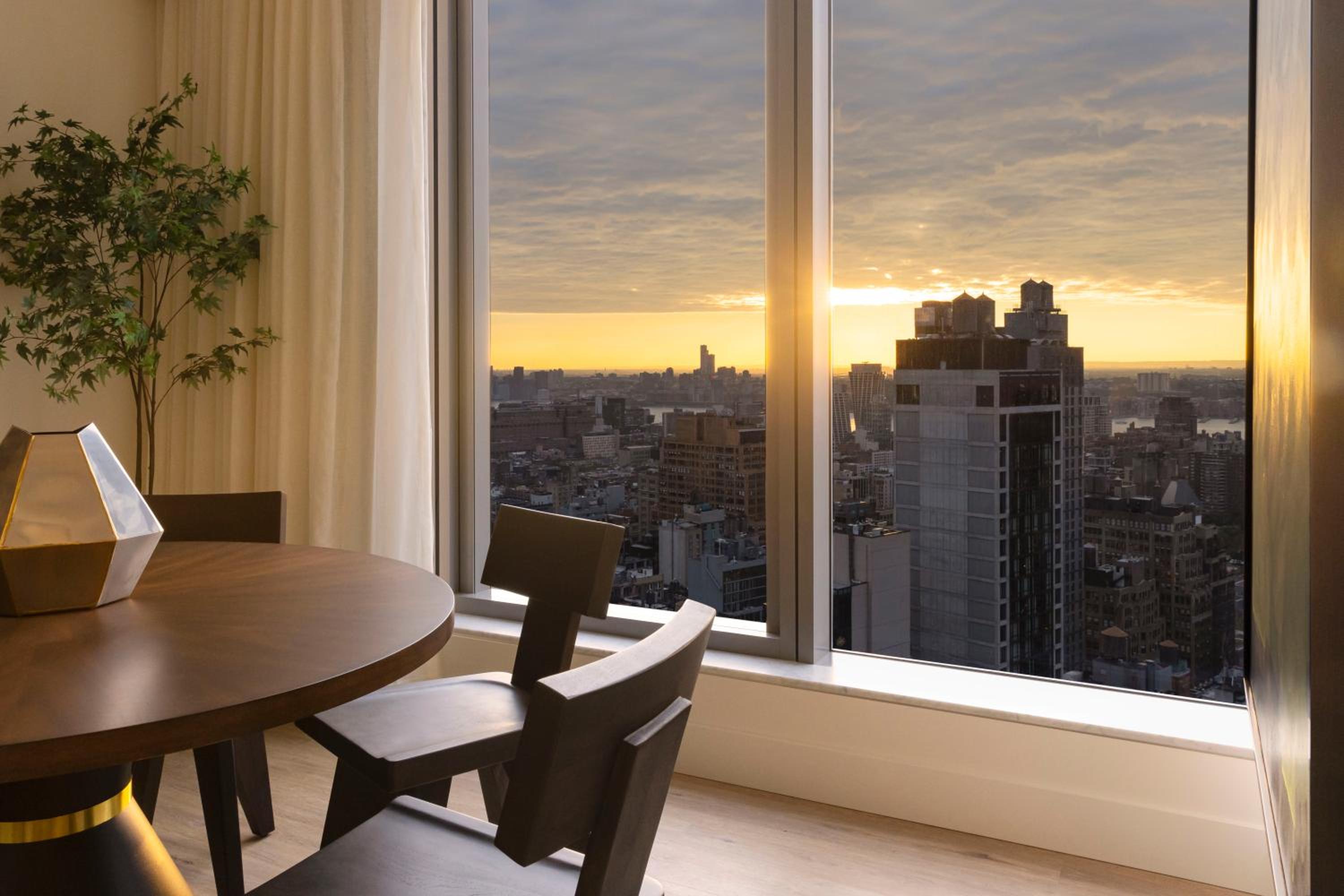 Penthouse Suite thumbnail 6