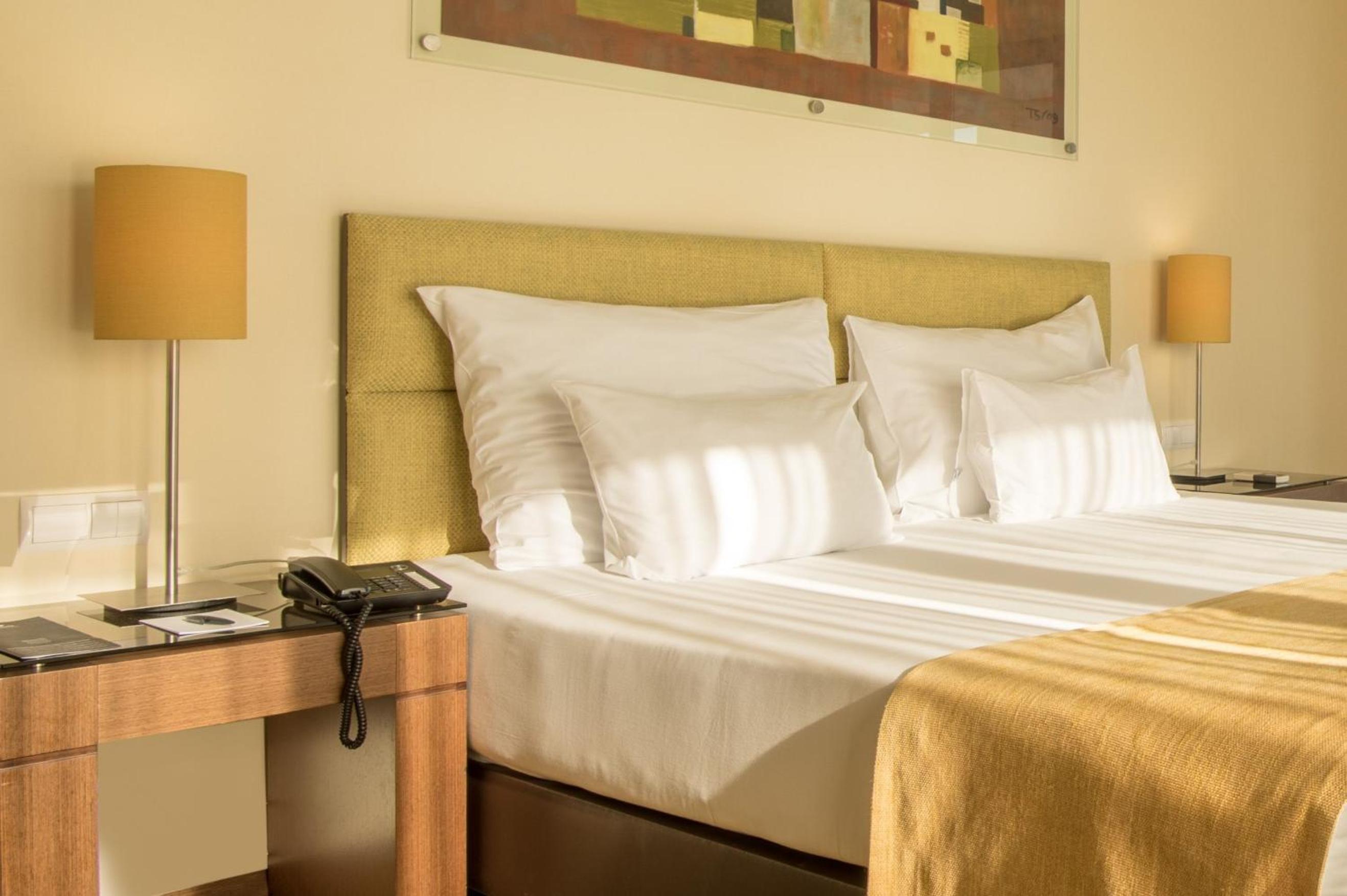 Twin Room with Extra Bed (2 Adults + 1 Child) - Photo 2