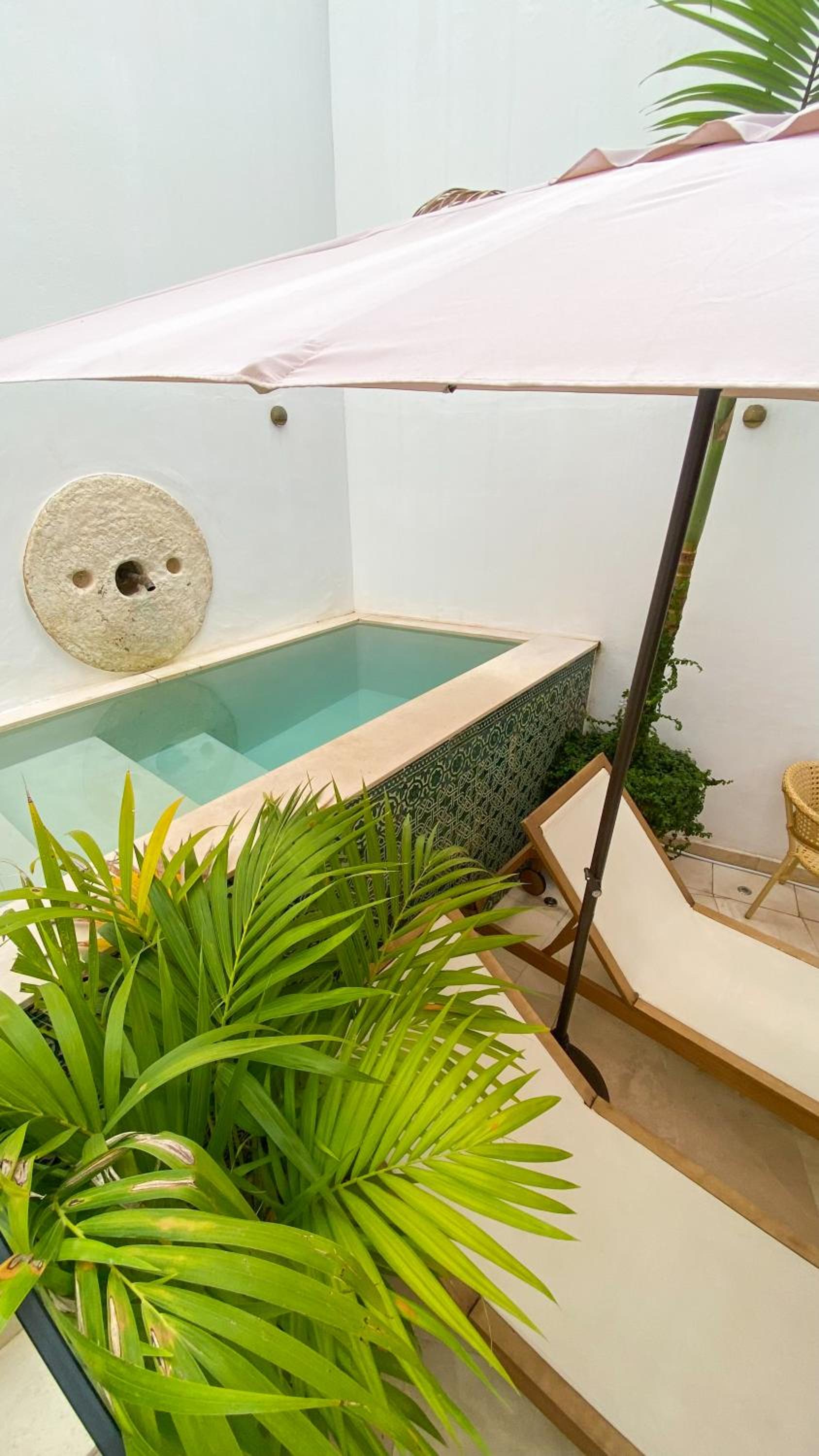 Apartment with patio and pool - Photo 6