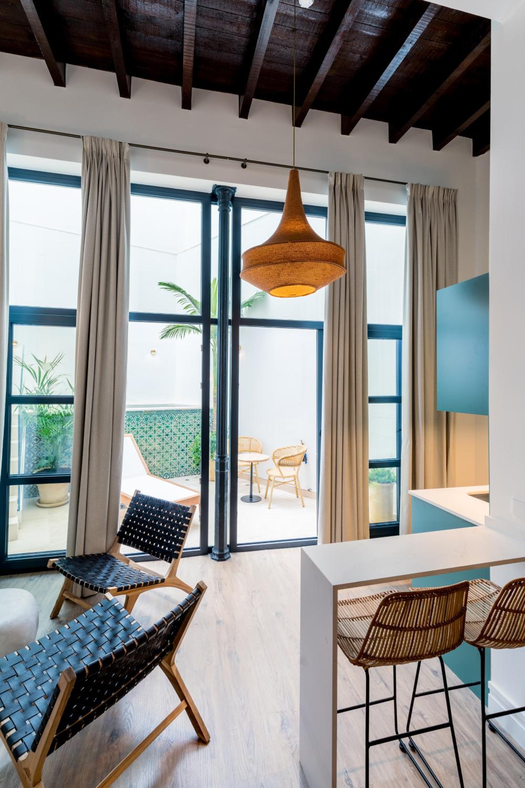 Apartment with patio and pool - Photo 5