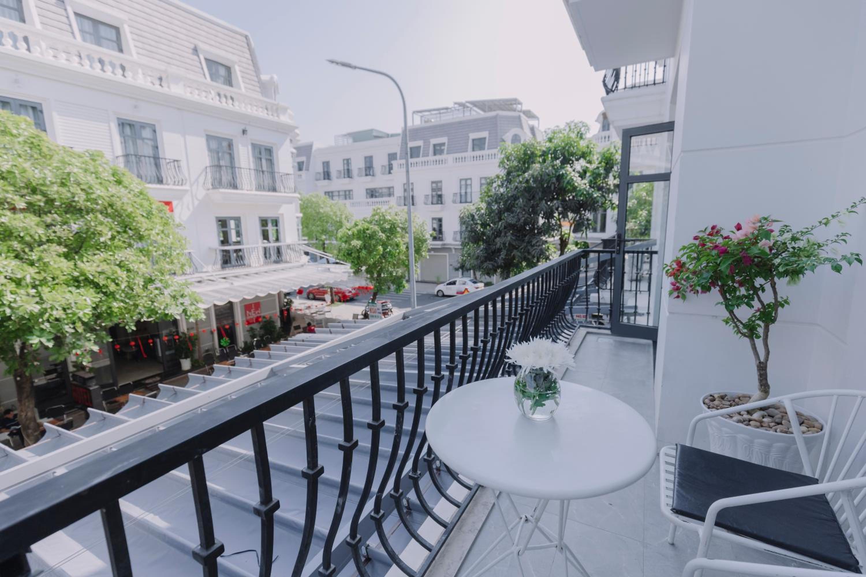 Quadruple Room with Balcony - Photo 12
