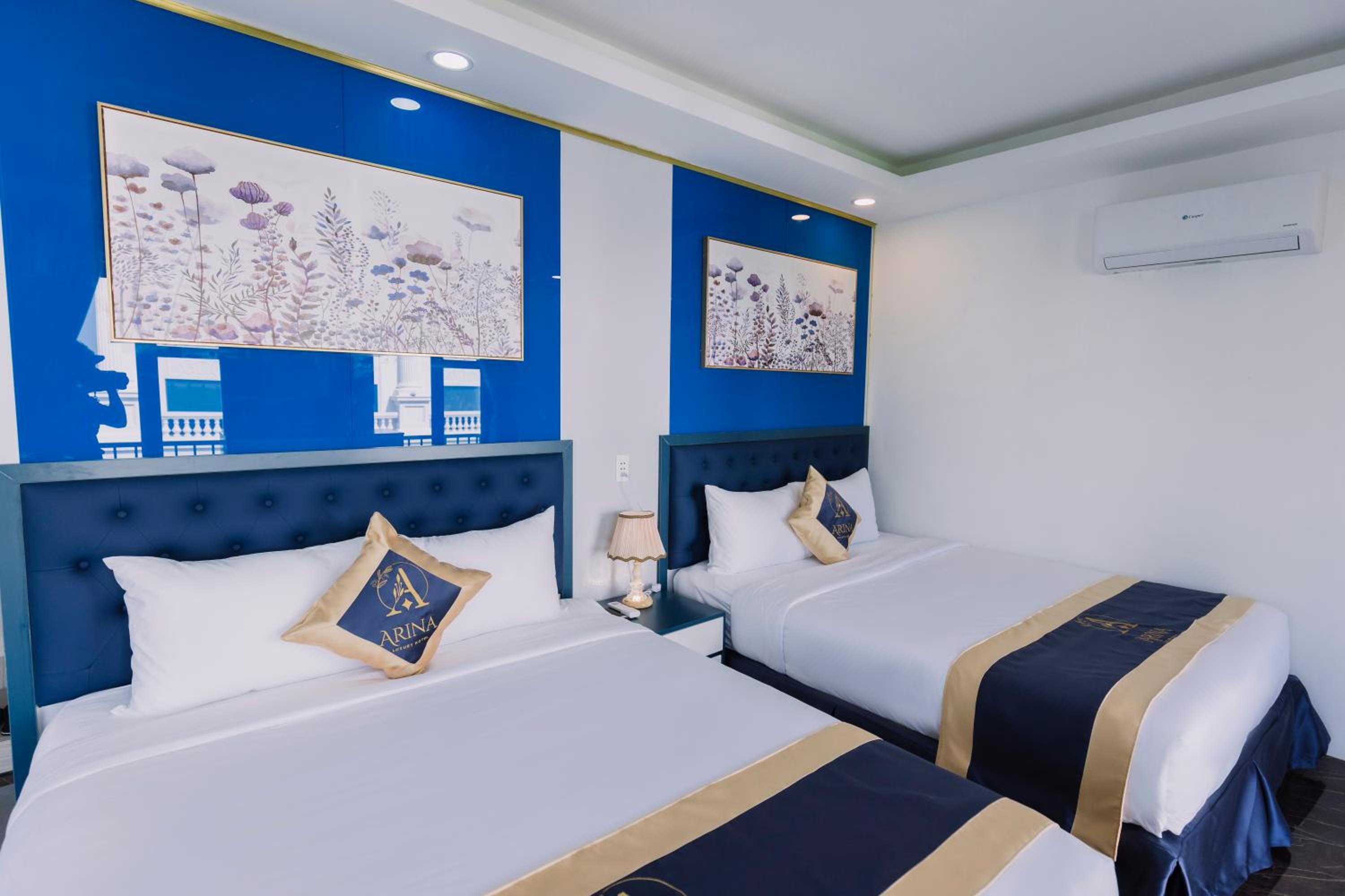 Quadruple Room with Balcony - Photo 15