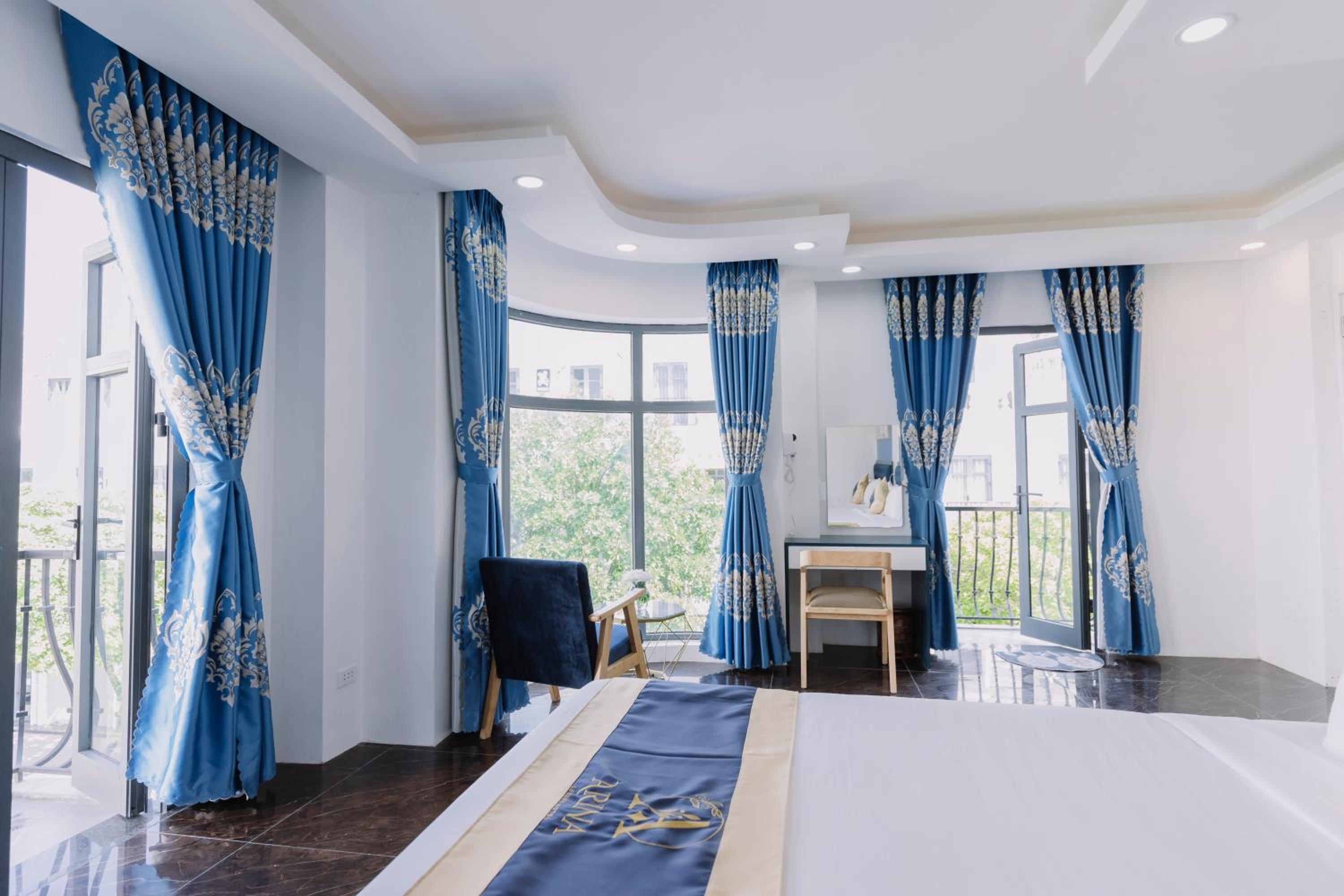 Quadruple Room with Balcony - Photo 16