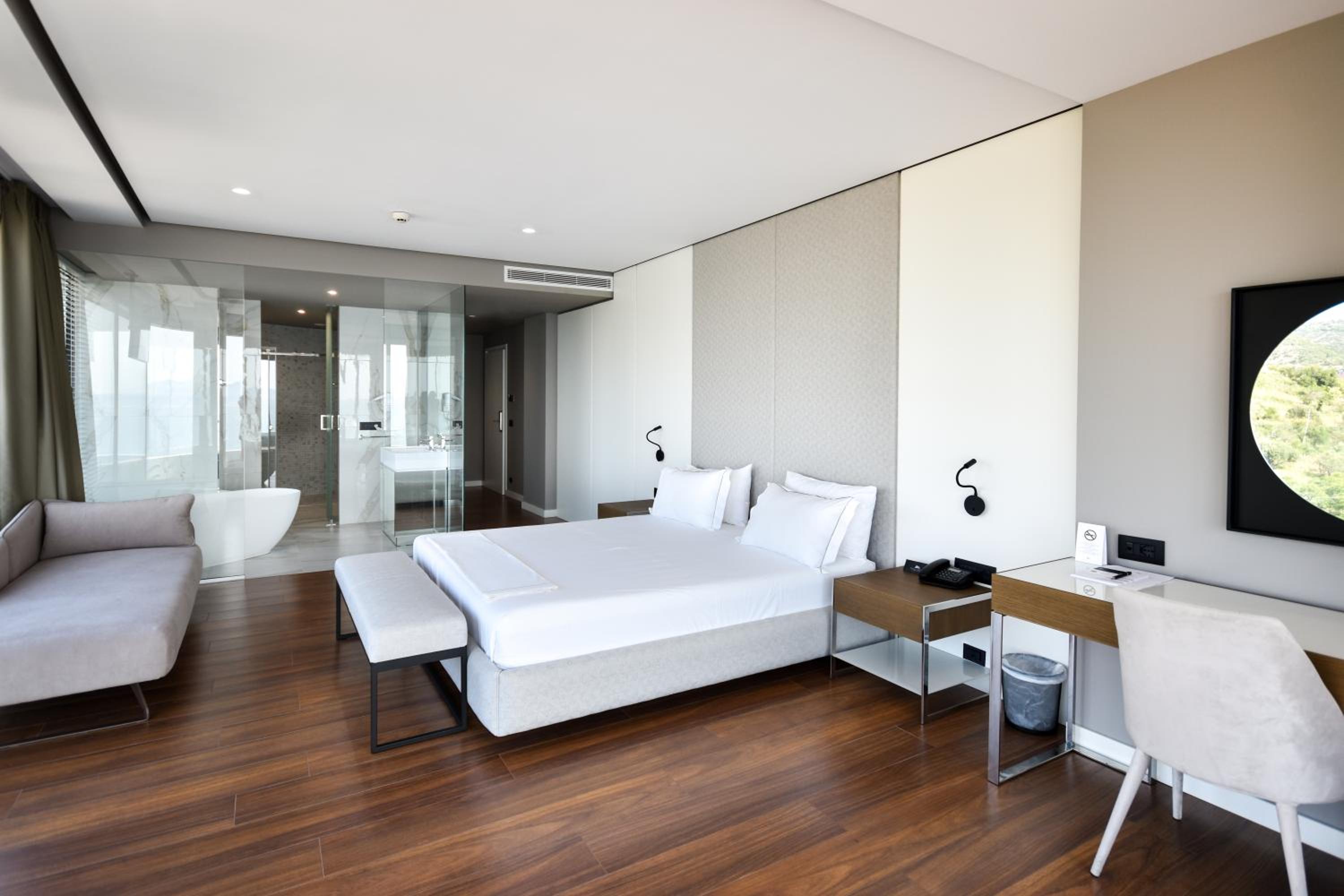 Deluxe Suite with Sea View