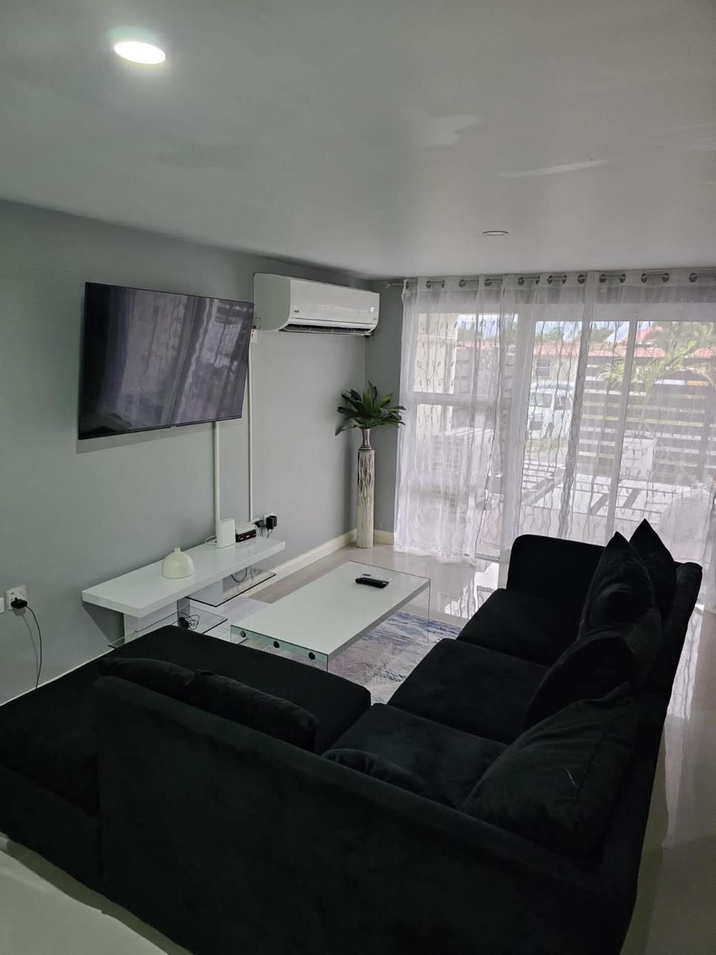 Apartment photo 2