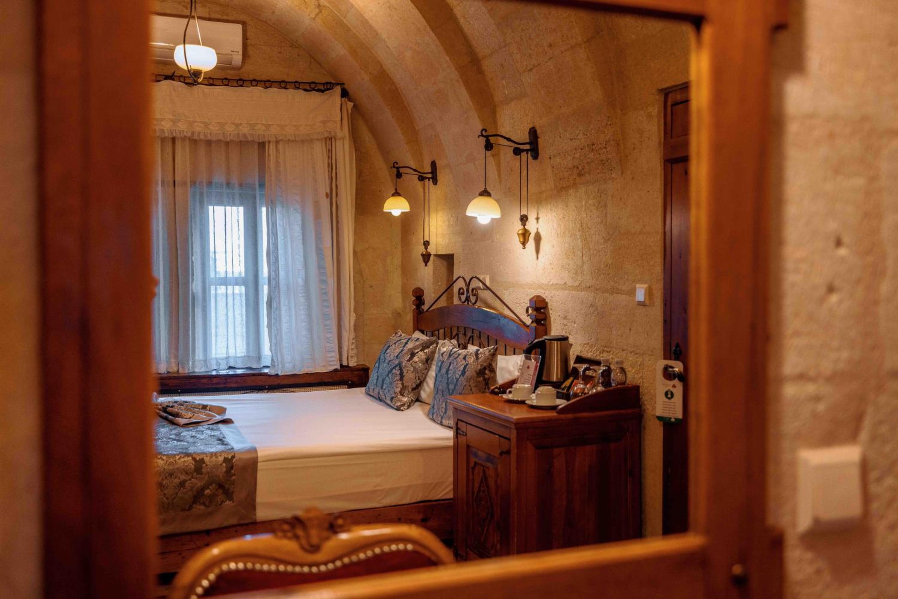 Classic Double or Twin Cave Room - Photo 1