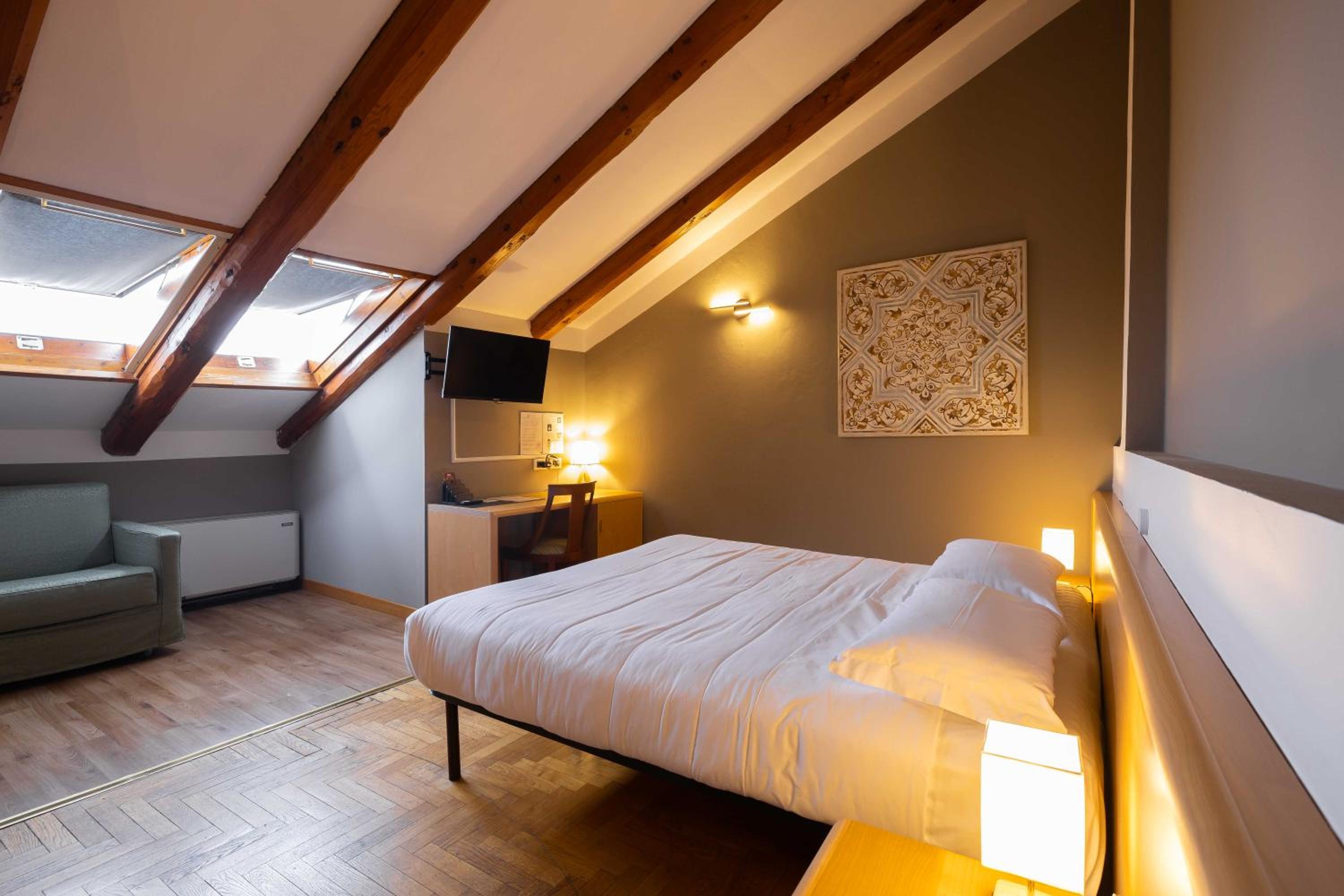 Standard Twin or Double Room with View photo 1