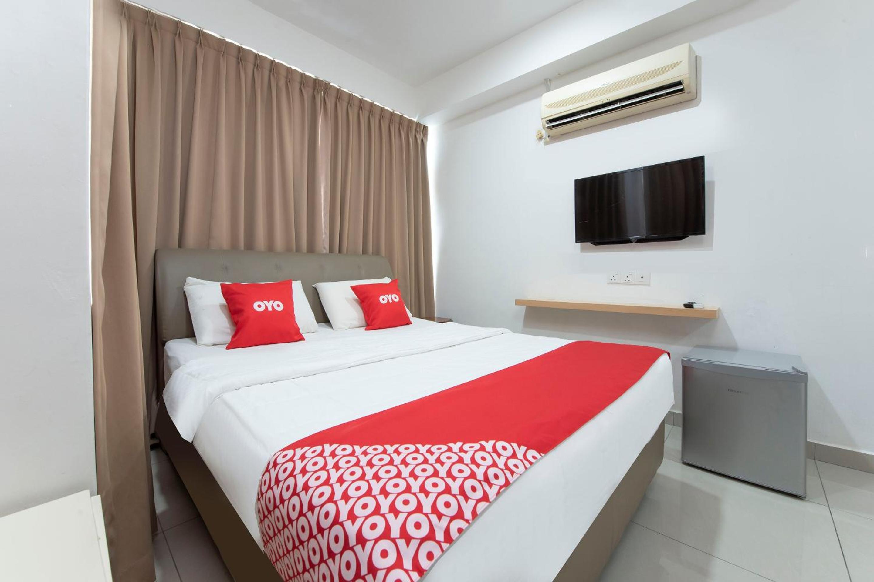 Deluxe King Room - Photo 1