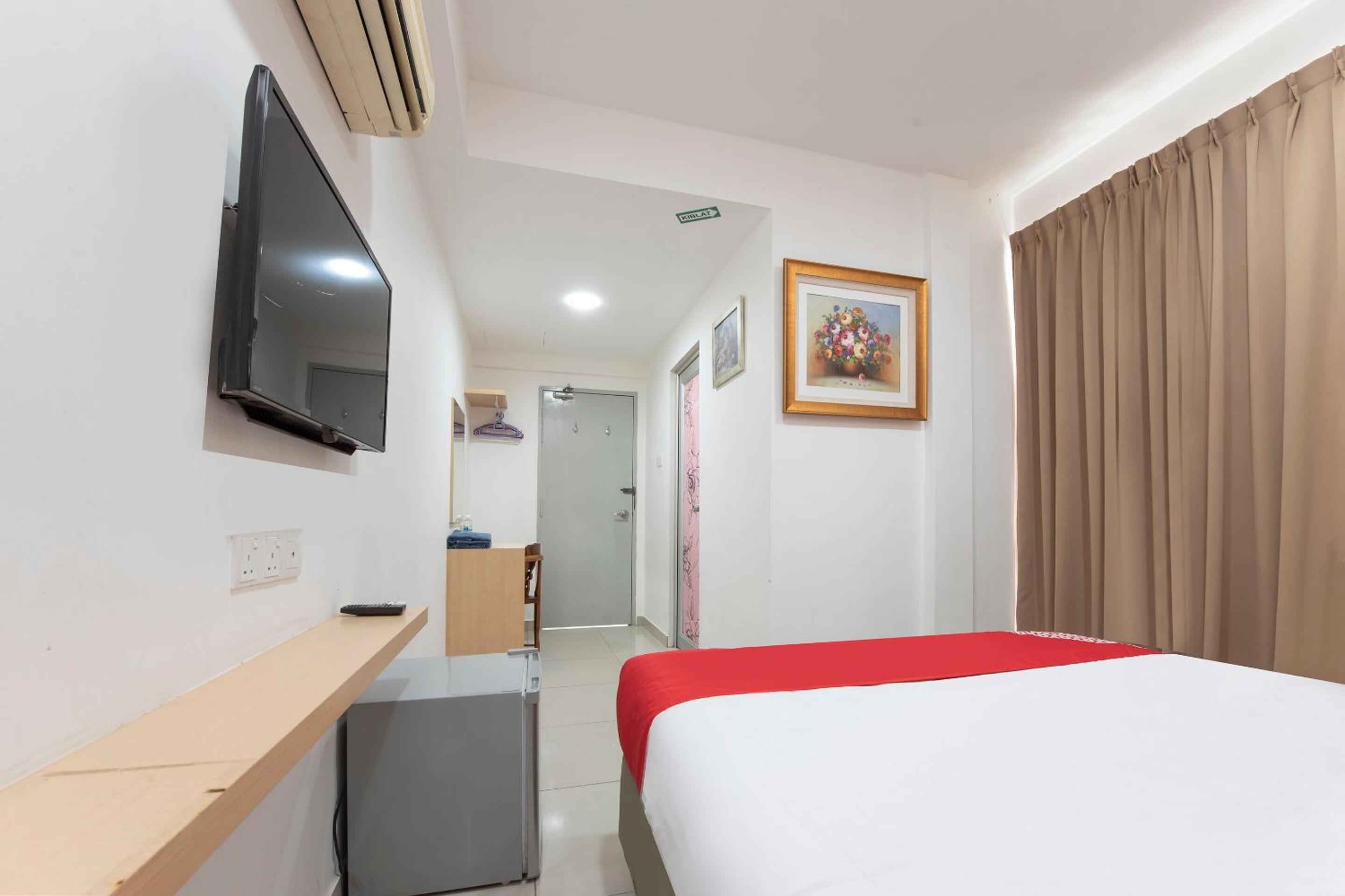 Deluxe King Room - Photo 3